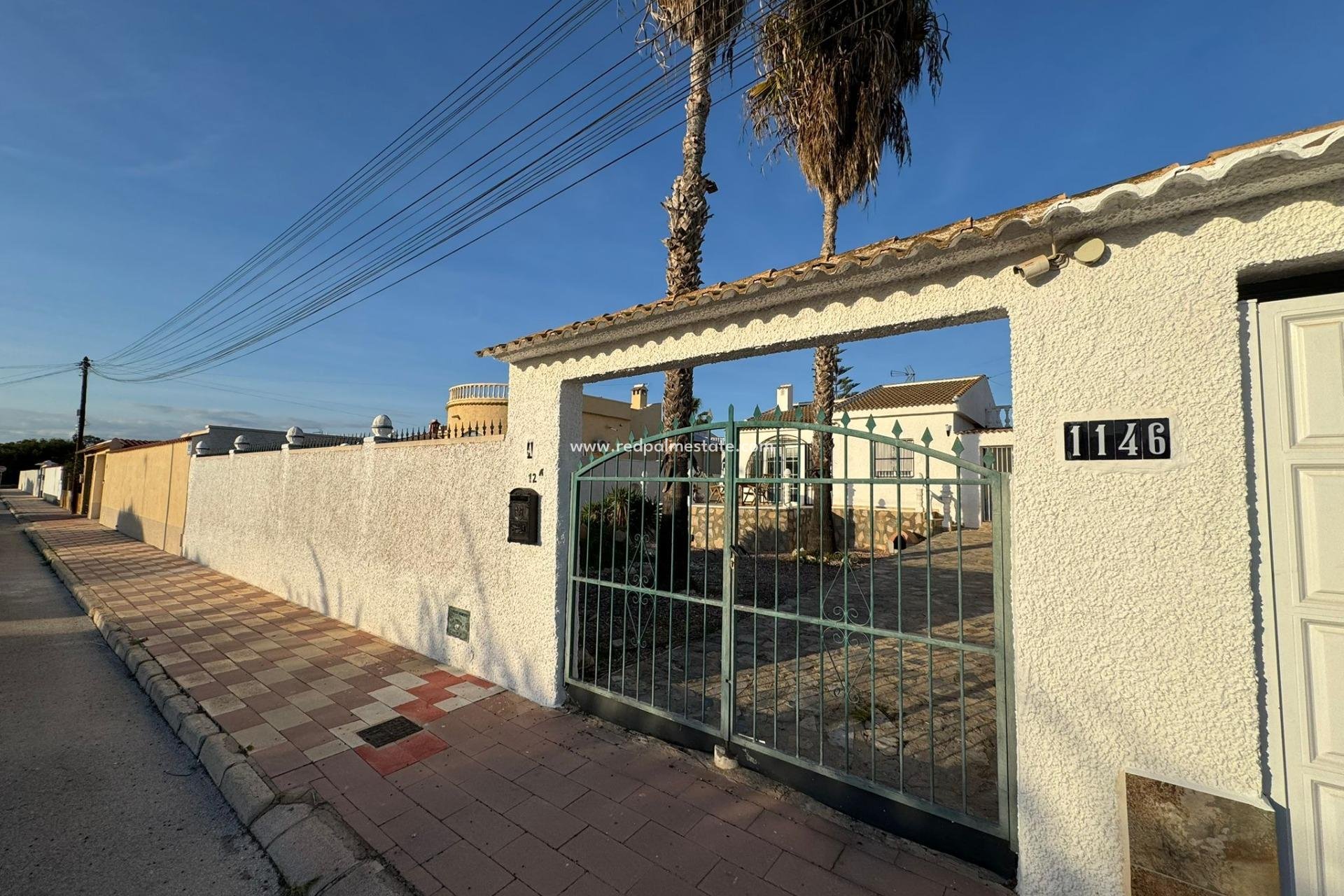 Återförsäljning - Villa -
Torrevieja - La Siesta - El Salado -  Torreta