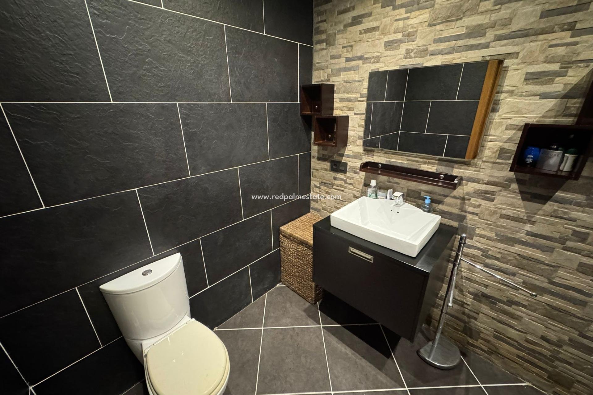 Återförsäljning - Villa -
Torrevieja - La Siesta - El Salado -  Torreta