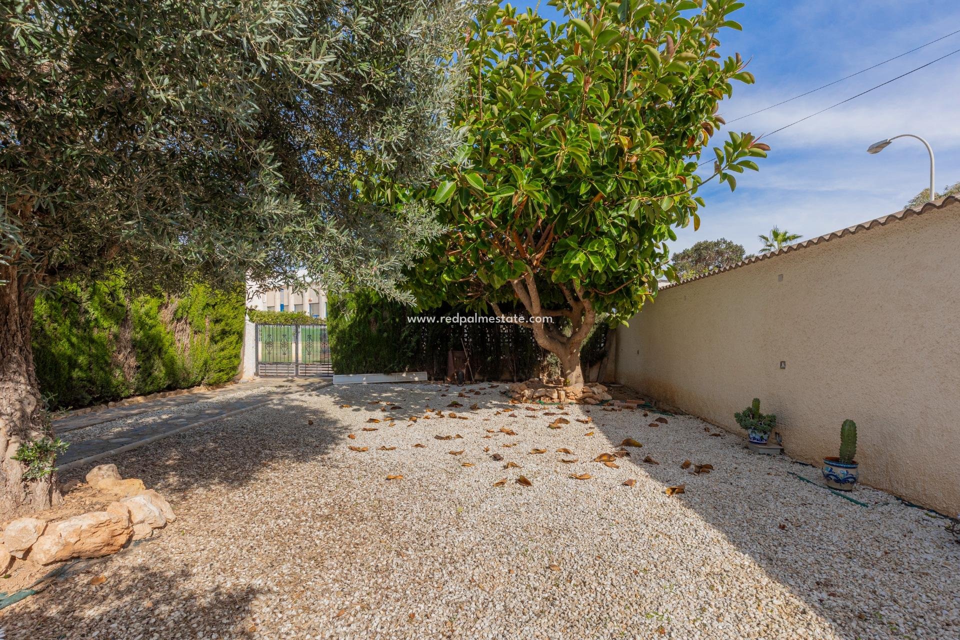 Återförsäljning - Villa -
Torrevieja - La Siesta - El Salado -  Torreta