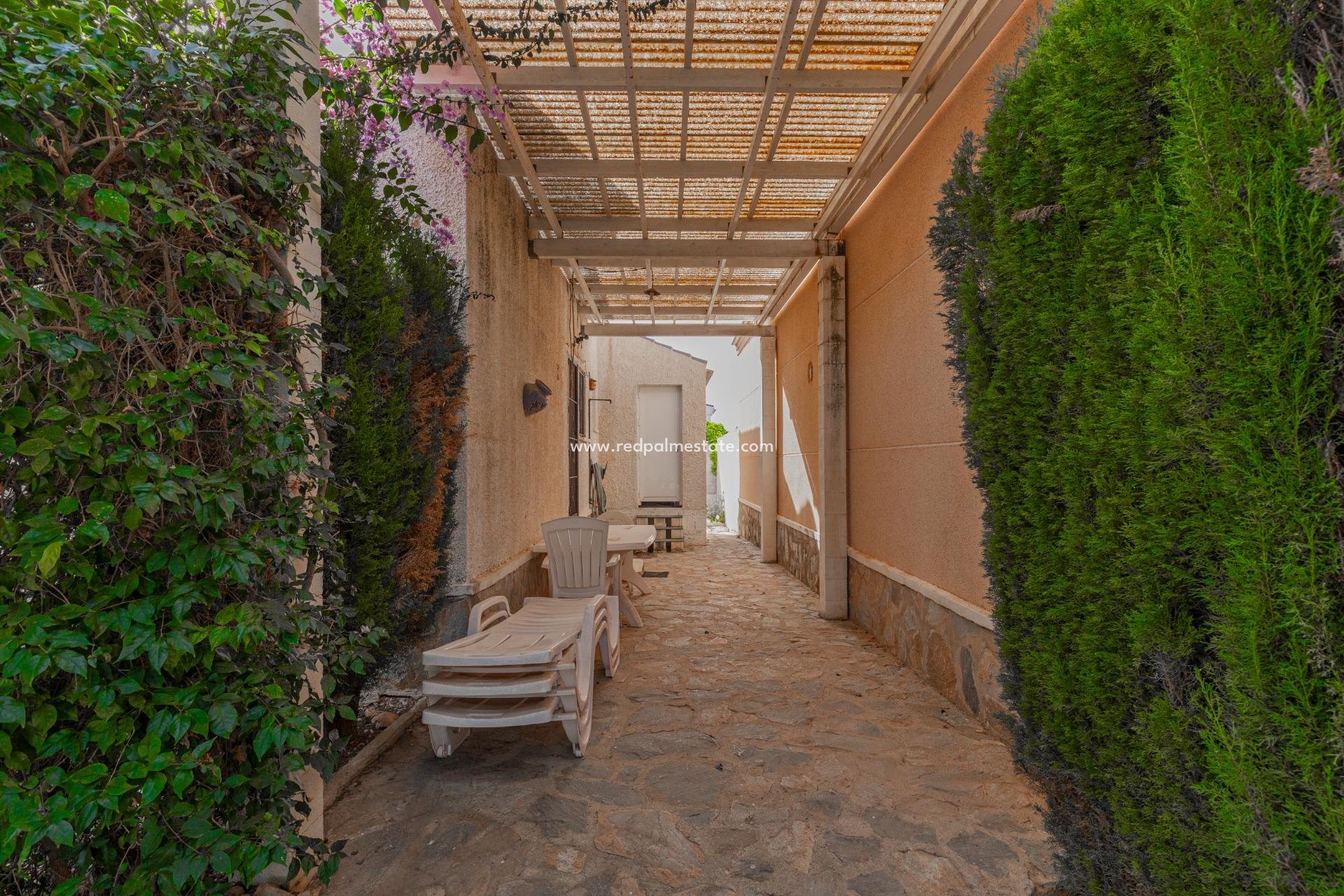 Återförsäljning - Villa -
Torrevieja - La Siesta - El Salado -  Torreta