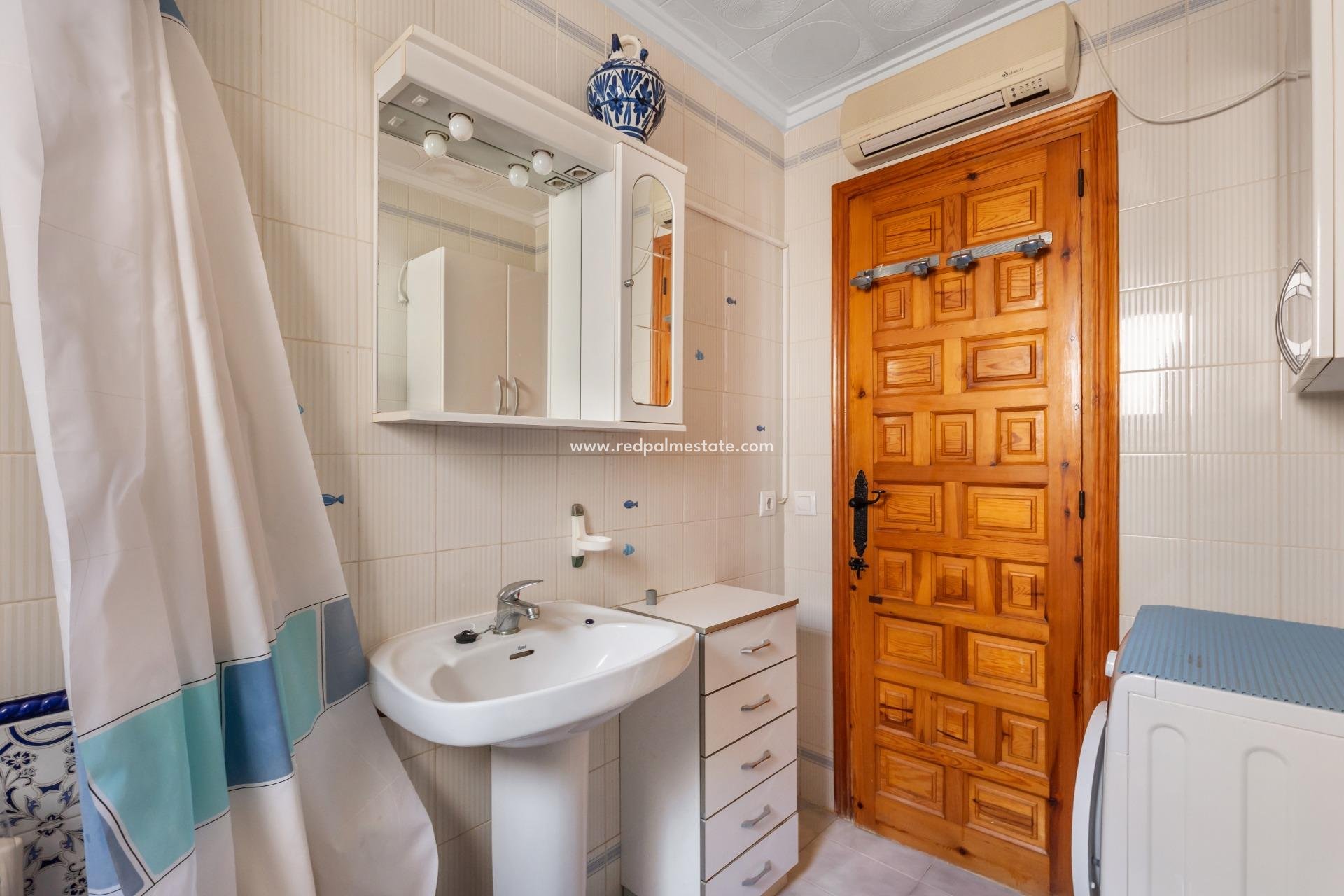 Återförsäljning - Villa -
Torrevieja - La Siesta - El Salado -  Torreta