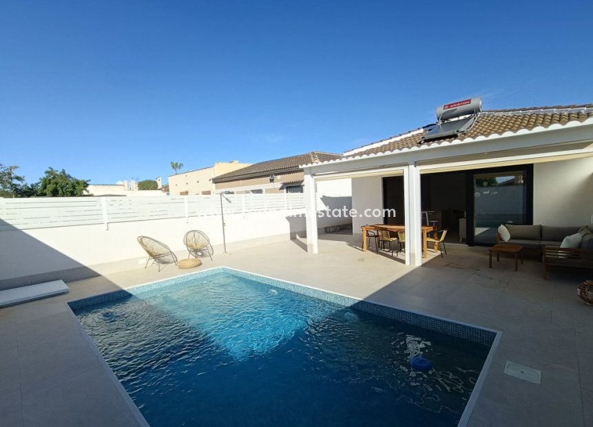 Återförsäljning - Villa -
Torrevieja - La Siesta - El Salado - Torreta
