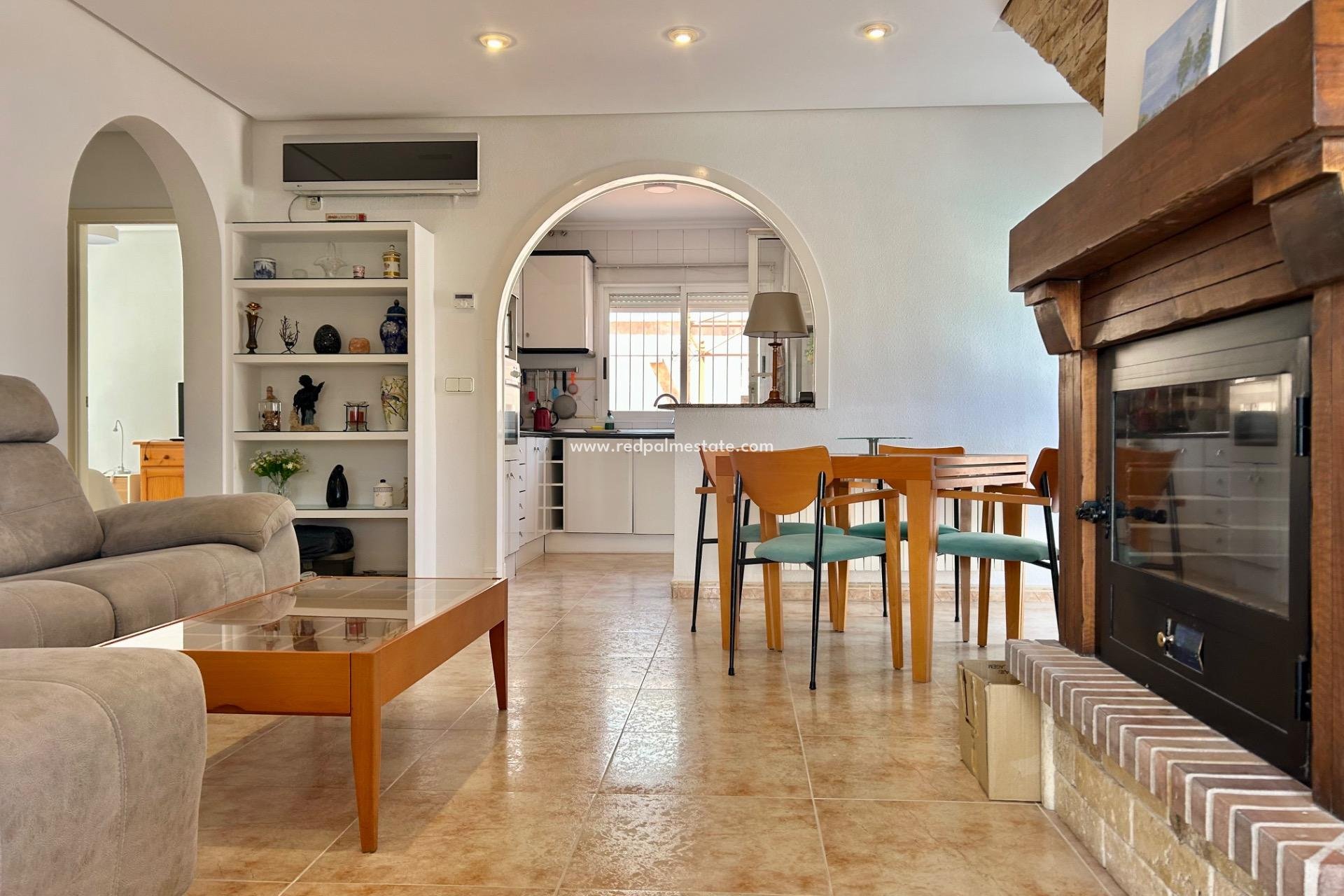 Återförsäljning - Villa -
Torrevieja - La Siesta - El Salado -  Torreta
