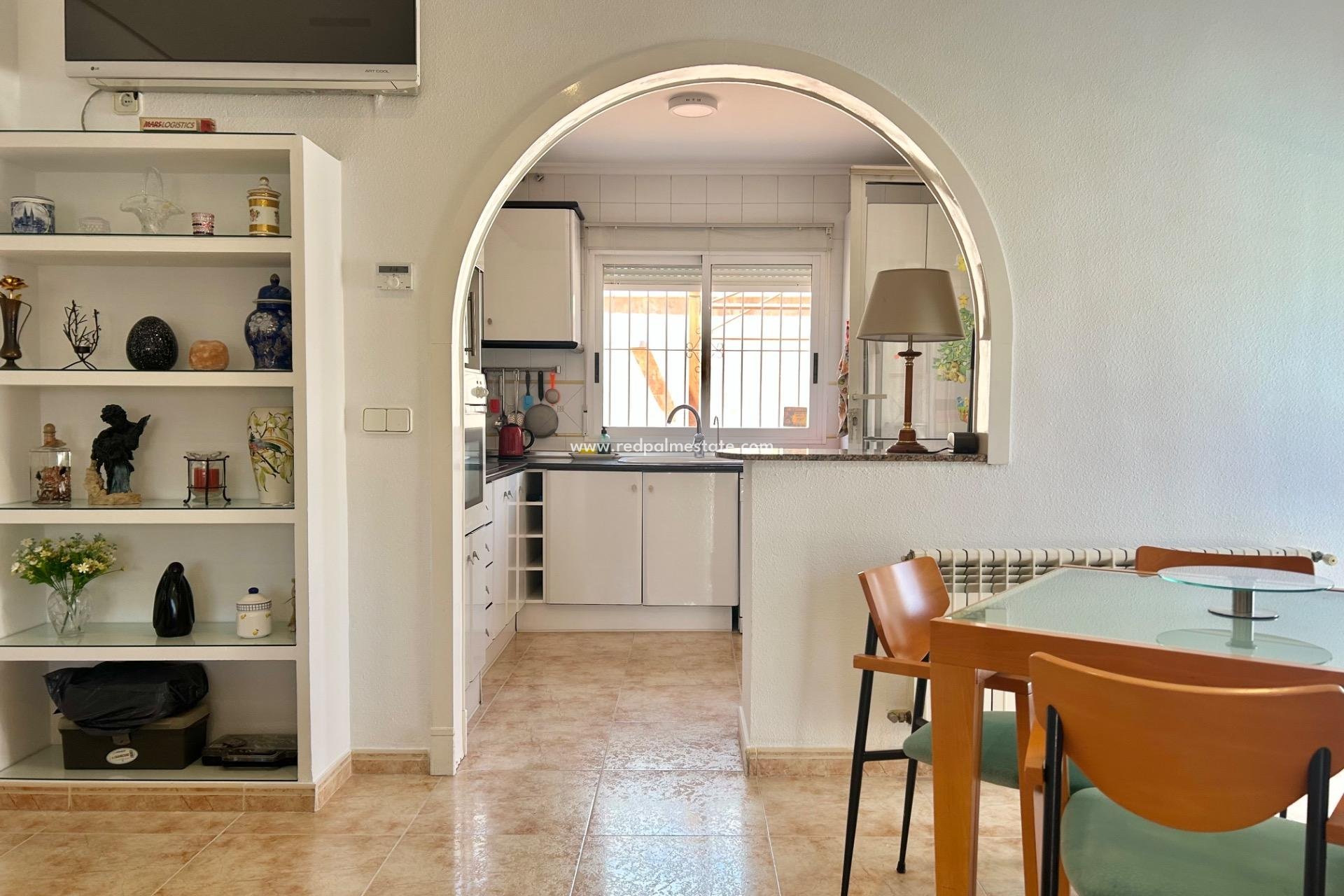 Återförsäljning - Villa -
Torrevieja - La Siesta - El Salado -  Torreta