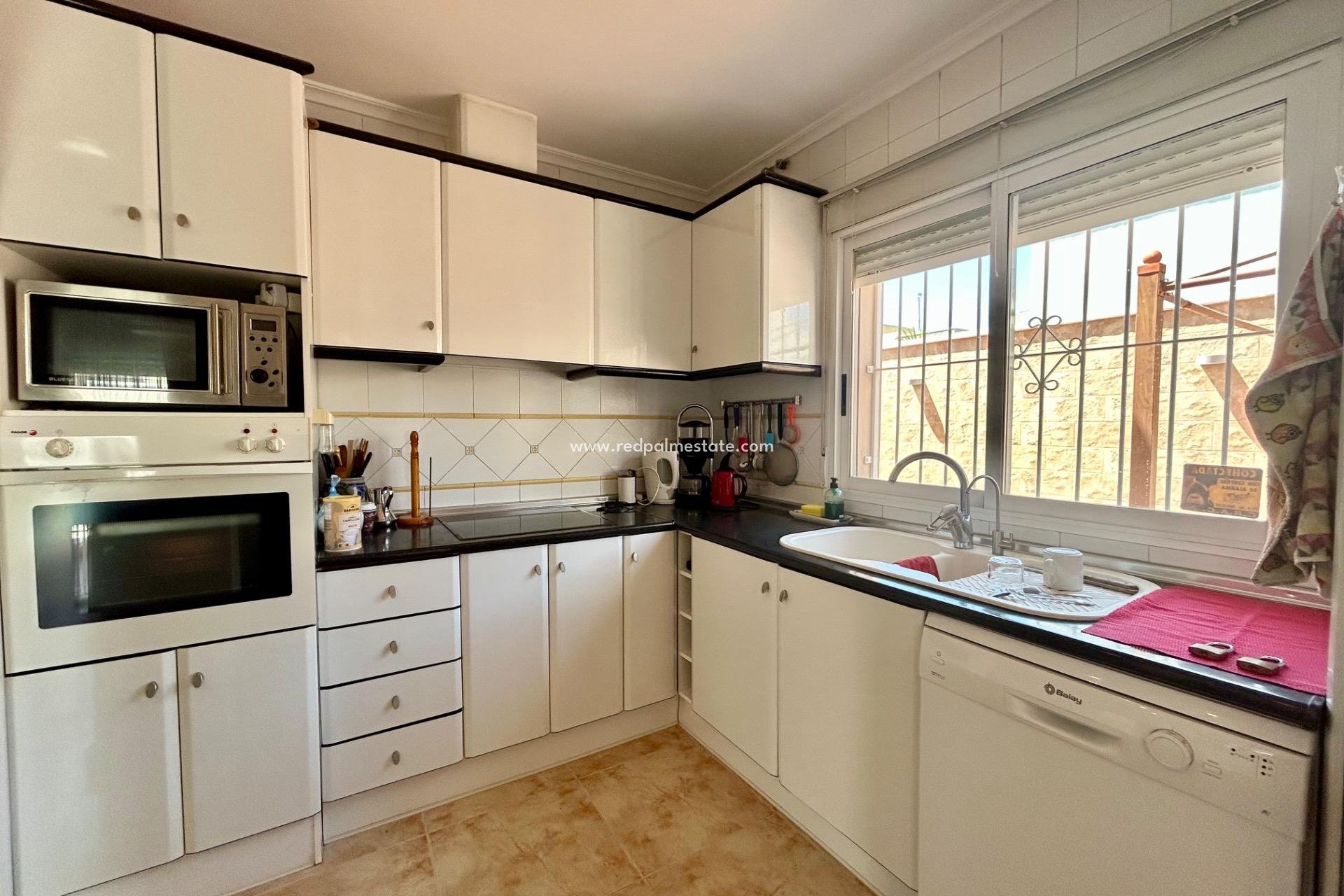Återförsäljning - Villa -
Torrevieja - La Siesta - El Salado -  Torreta