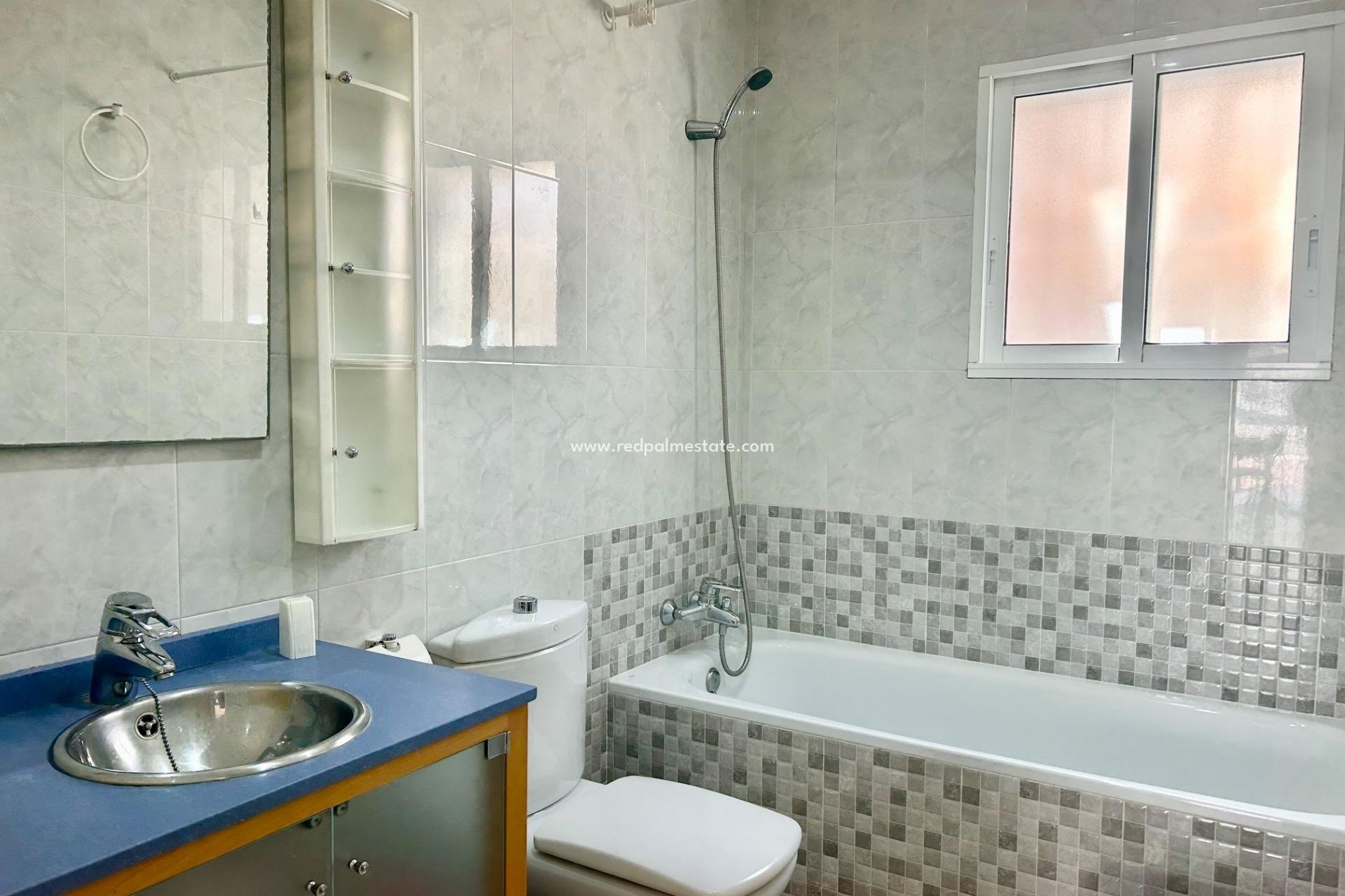Återförsäljning - Villa -
Torrevieja - La Siesta - El Salado -  Torreta