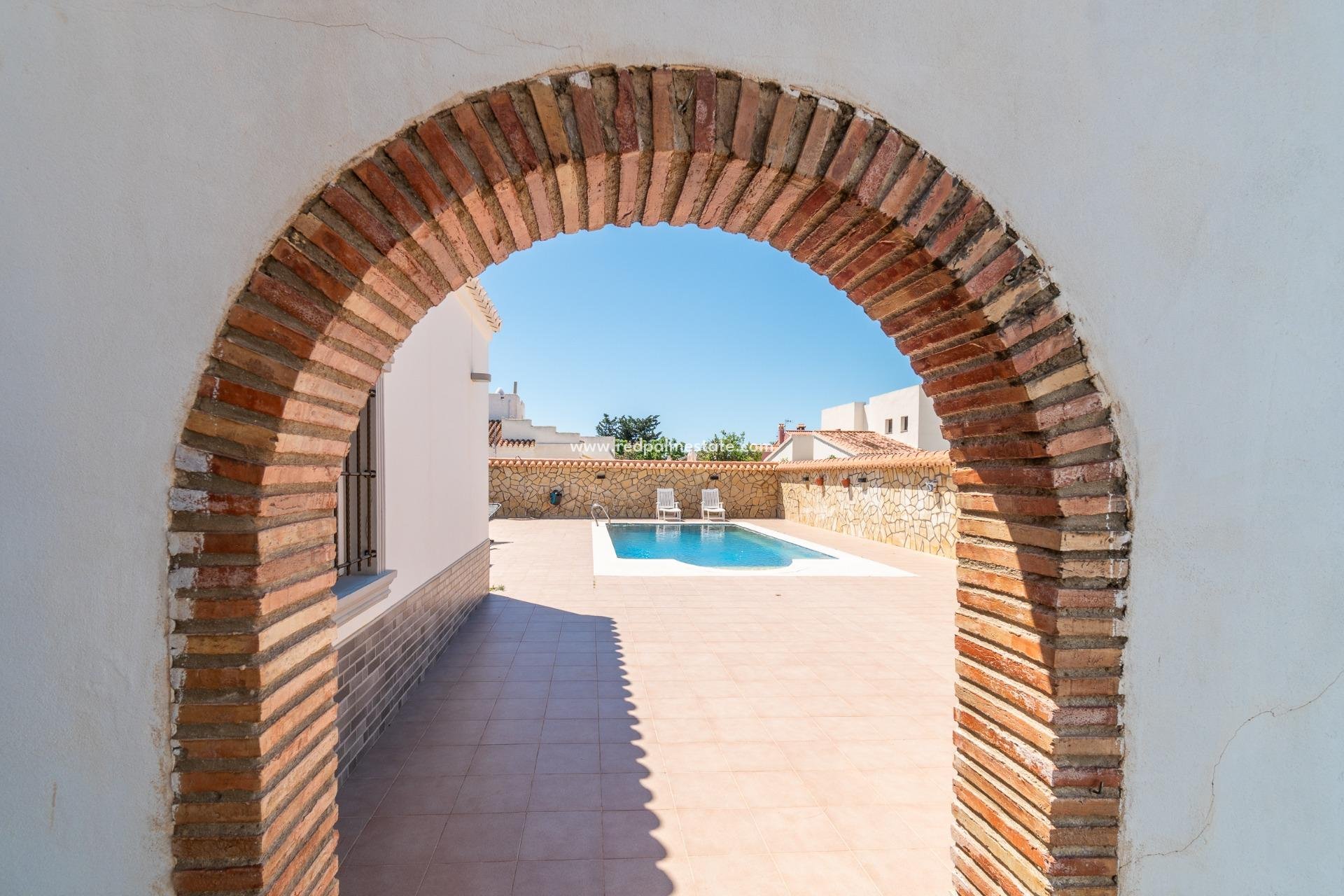 Återförsäljning - Villa -
Torrevieja - La Siesta - El Salado - Torreta