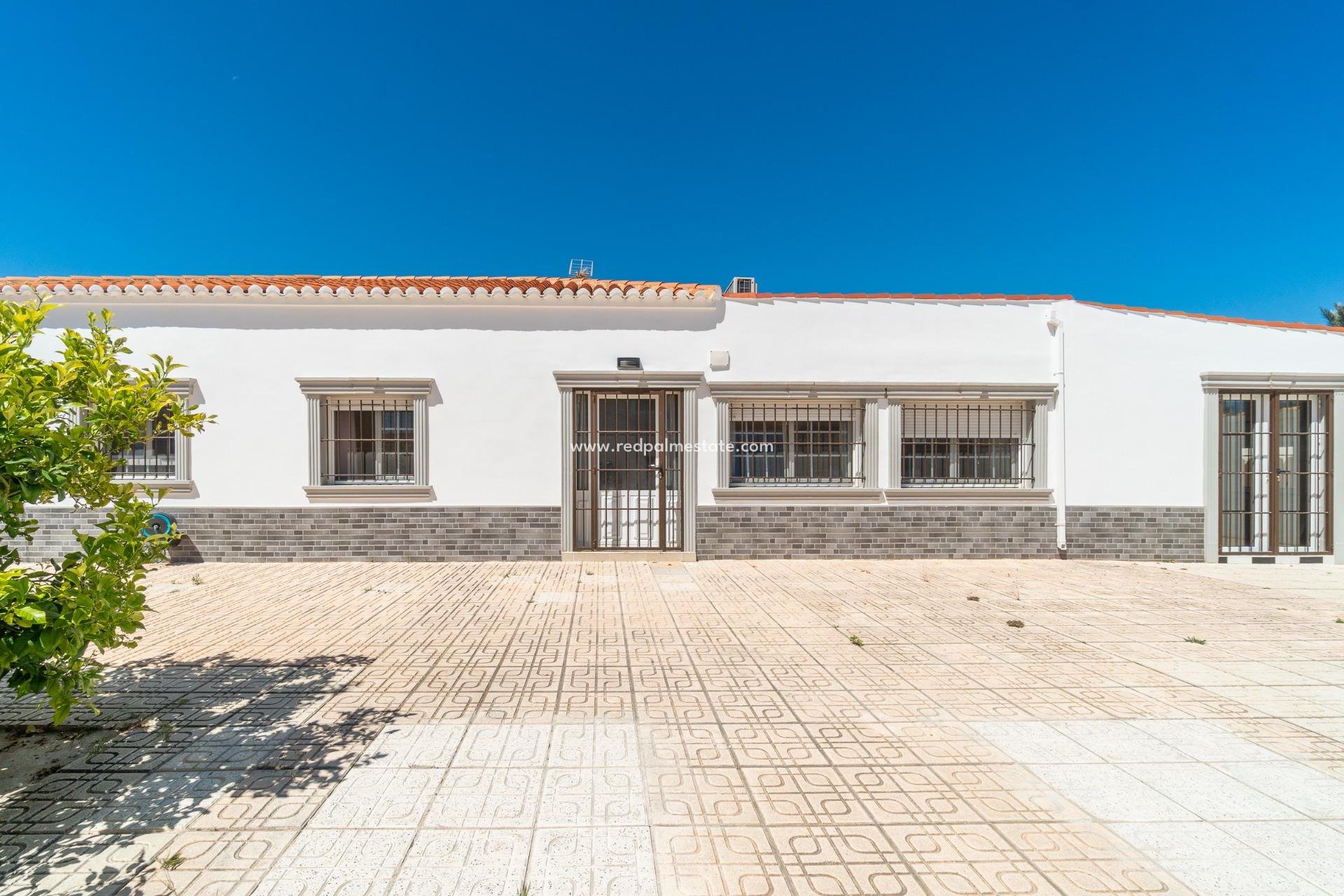 Återförsäljning - Villa -
Torrevieja - La Siesta - El Salado - Torreta