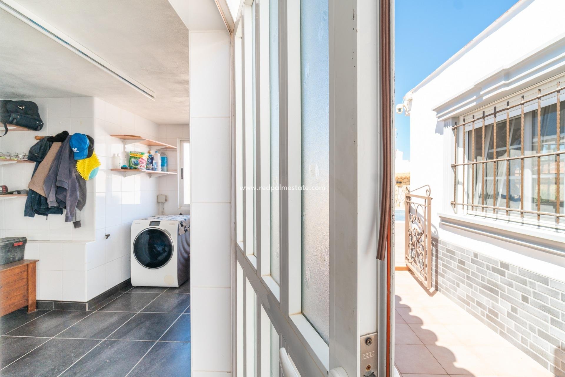 Återförsäljning - Villa -
Torrevieja - La Siesta - El Salado - Torreta