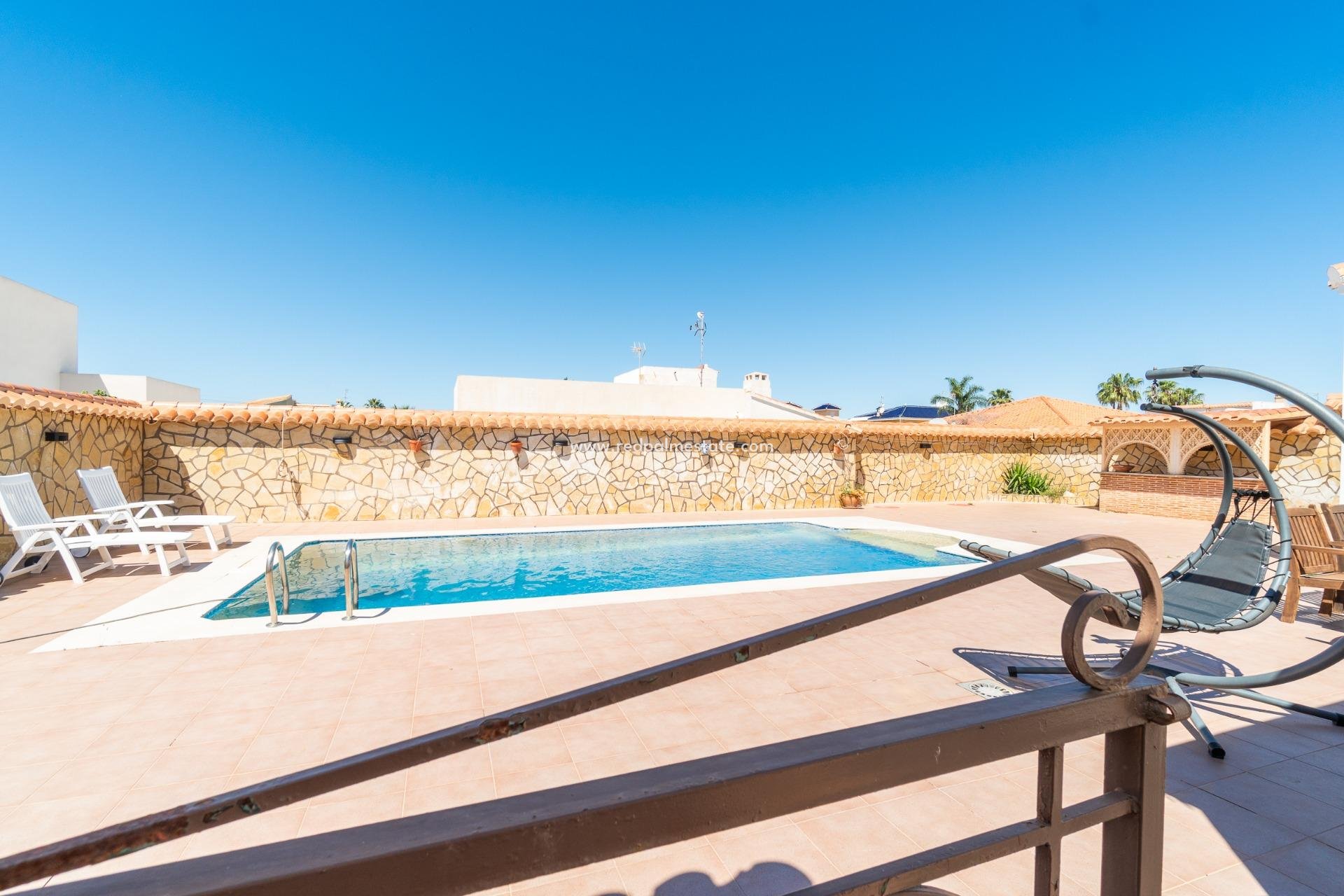 Återförsäljning - Villa -
Torrevieja - La Siesta - El Salado - Torreta