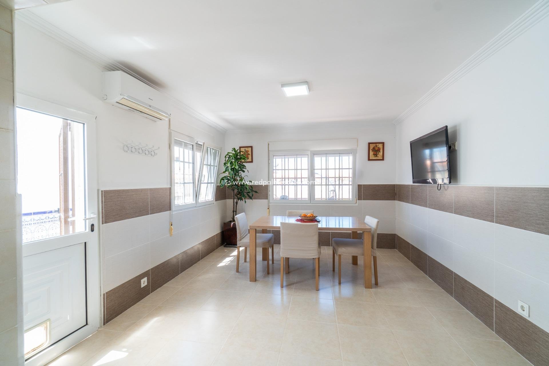 Återförsäljning - Villa -
Torrevieja - La Siesta - El Salado - Torreta