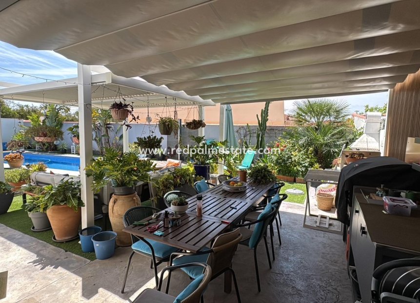 Återförsäljning - Villa -
Torrevieja - La Siesta - El Salado - Torreta
