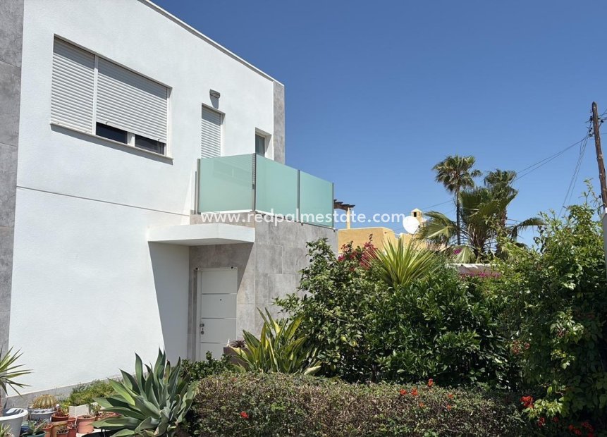 Återförsäljning - Villa -
Torrevieja - La Siesta - El Salado - Torreta