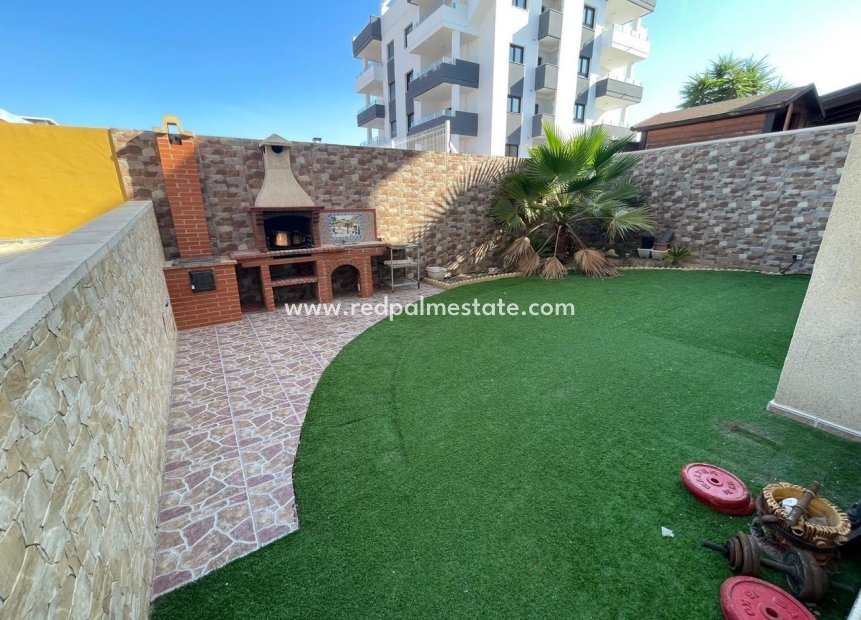 Återförsäljning - Villa -
Torrevieja - Los altos