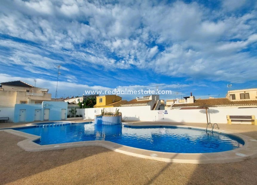 Återförsäljning - Villa -
Torrevieja - Los altos