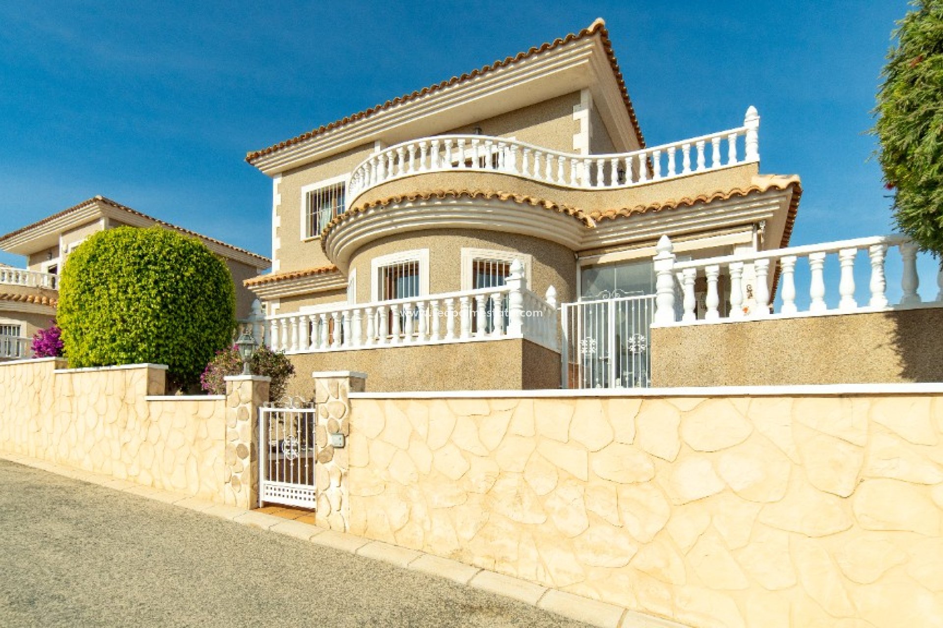 Återförsäljning - Villa -
Torrevieja - Los Altos