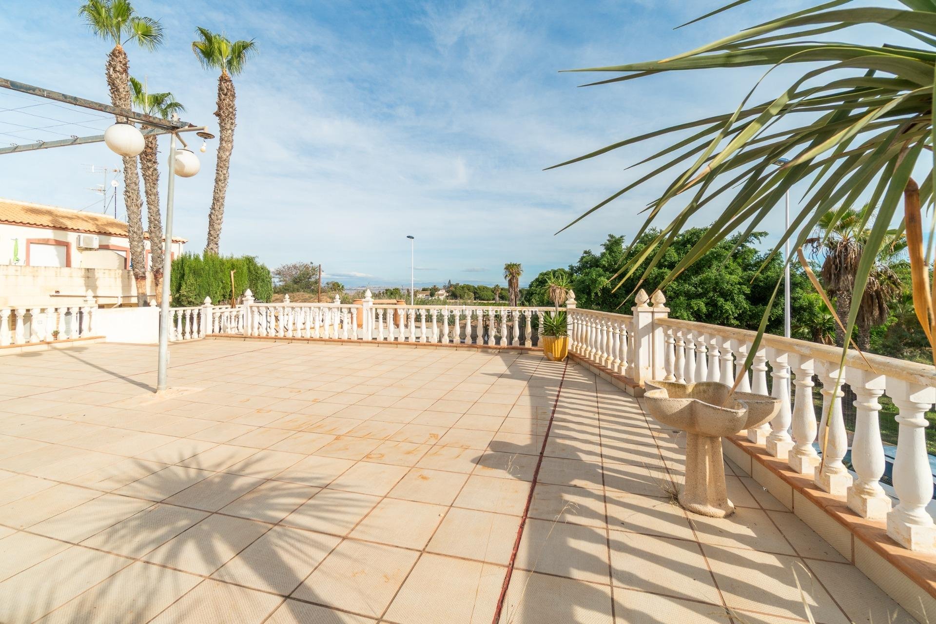 Återförsäljning - Villa -
Torrevieja - Los Altos