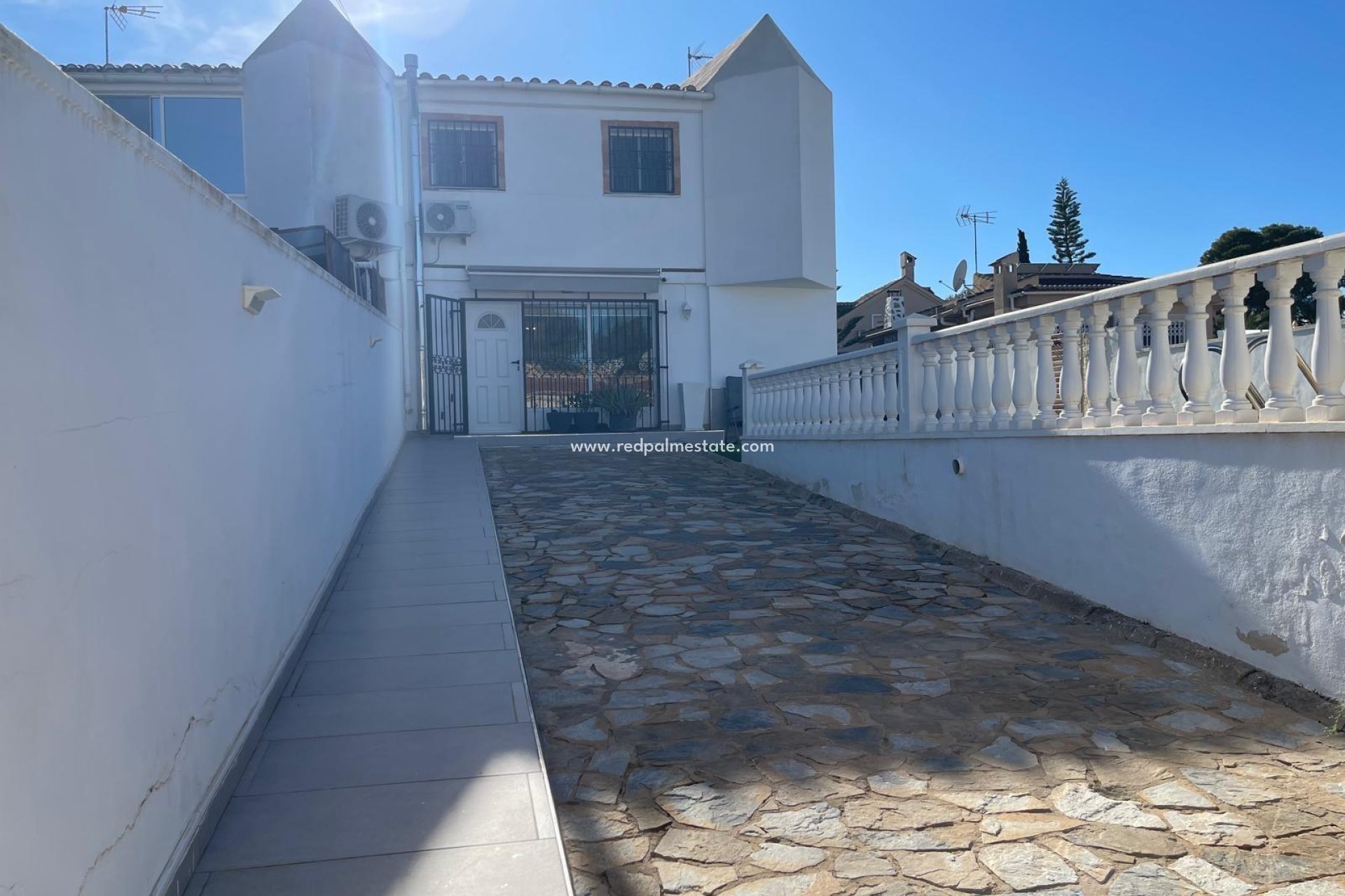 Återförsäljning - Villa -
Torrevieja - Los Balcones - Los Altos del Edén