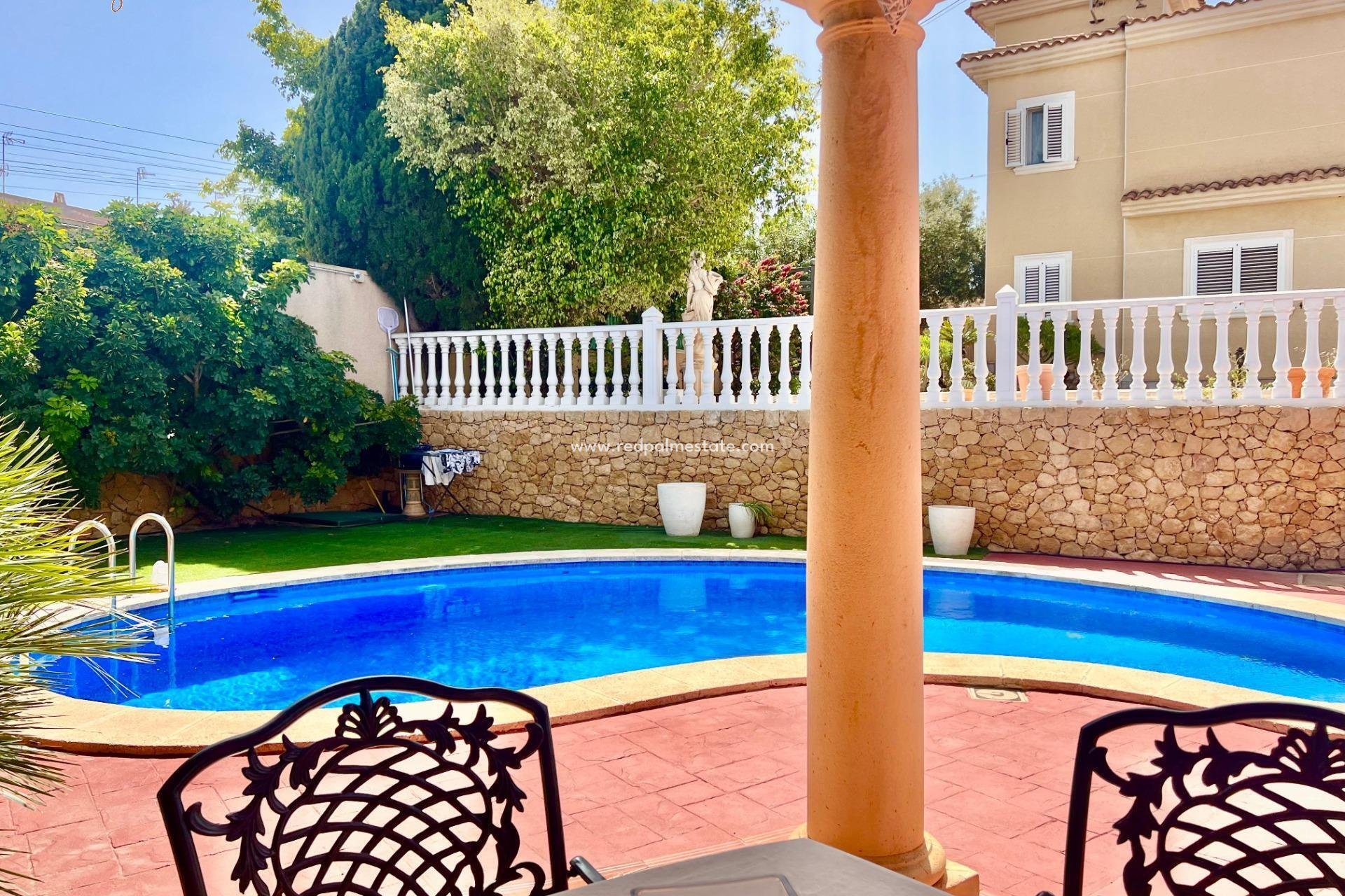 Återförsäljning - Villa -
Torrevieja - Los balcones