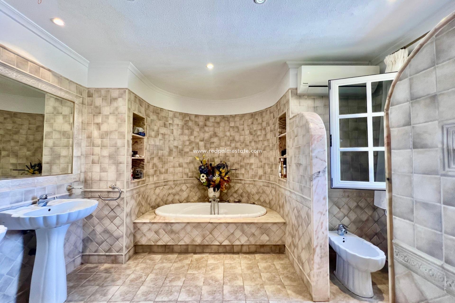 Återförsäljning - Villa -
Torrevieja - Los balcones