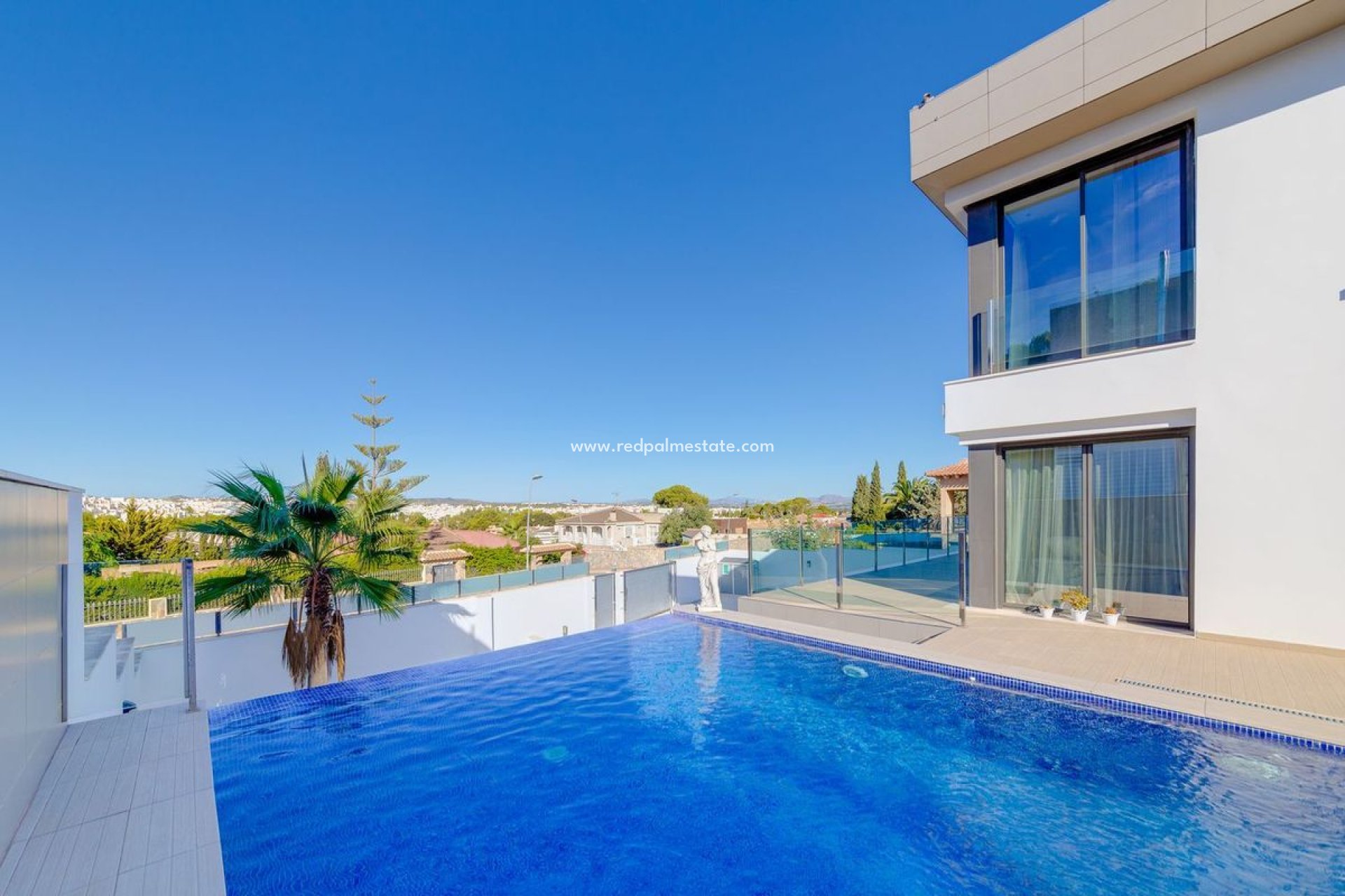 Återförsäljning - Villa -
Torrevieja - Los balcones