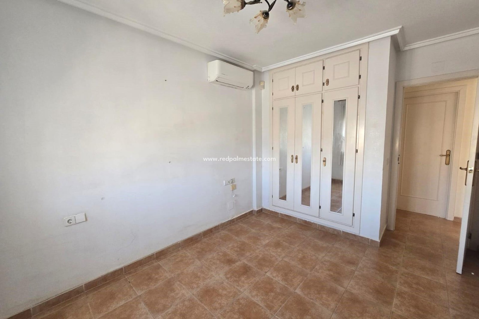 Återförsäljning - Villa -
Torrevieja - Los balcones