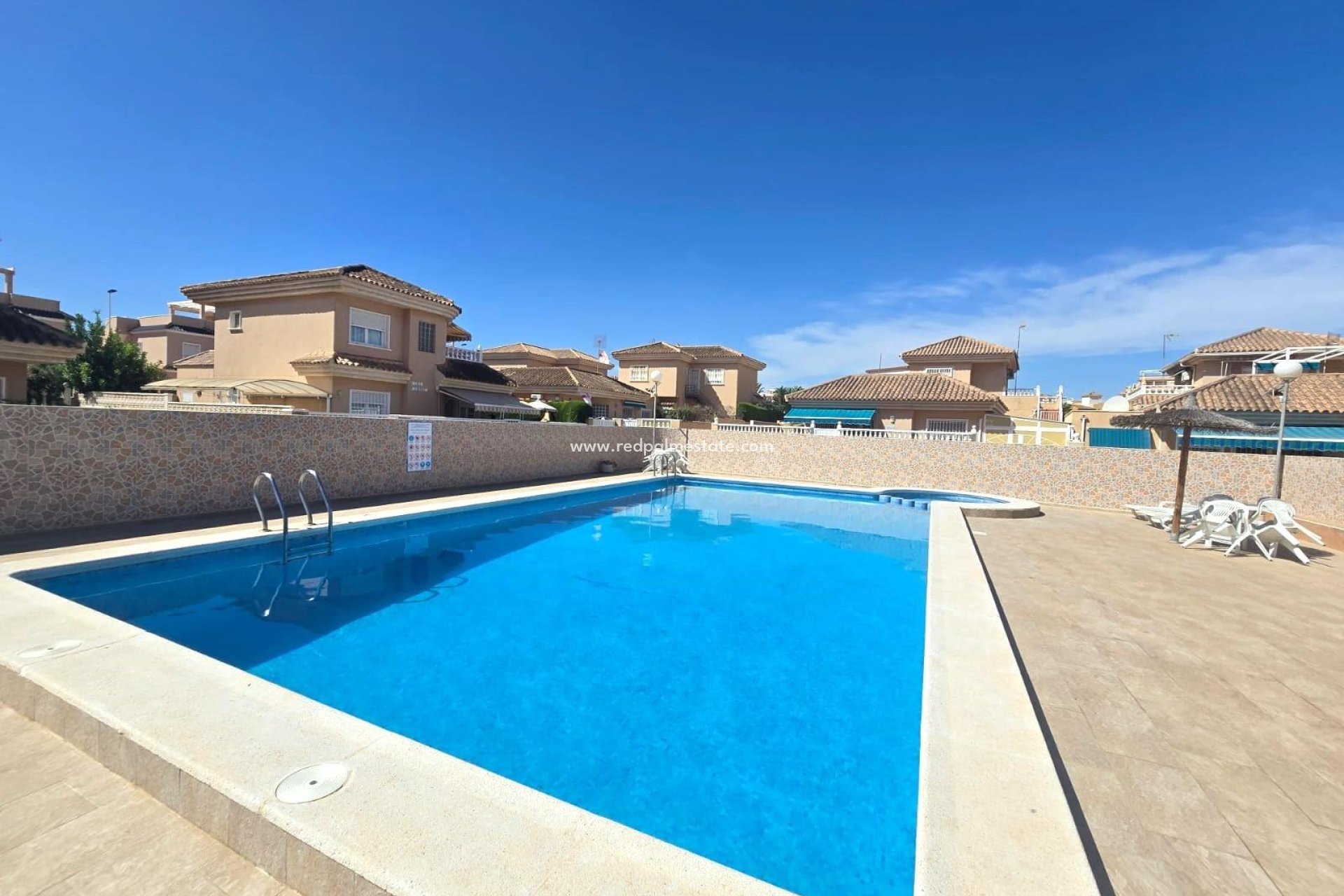 Återförsäljning - Villa -
Torrevieja - Los balcones