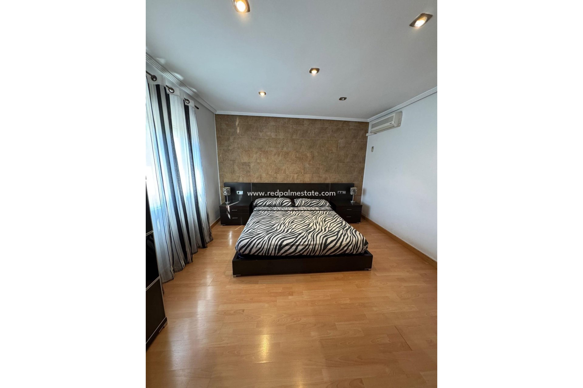 Återförsäljning - Villa -
Torrevieja - Los balcones