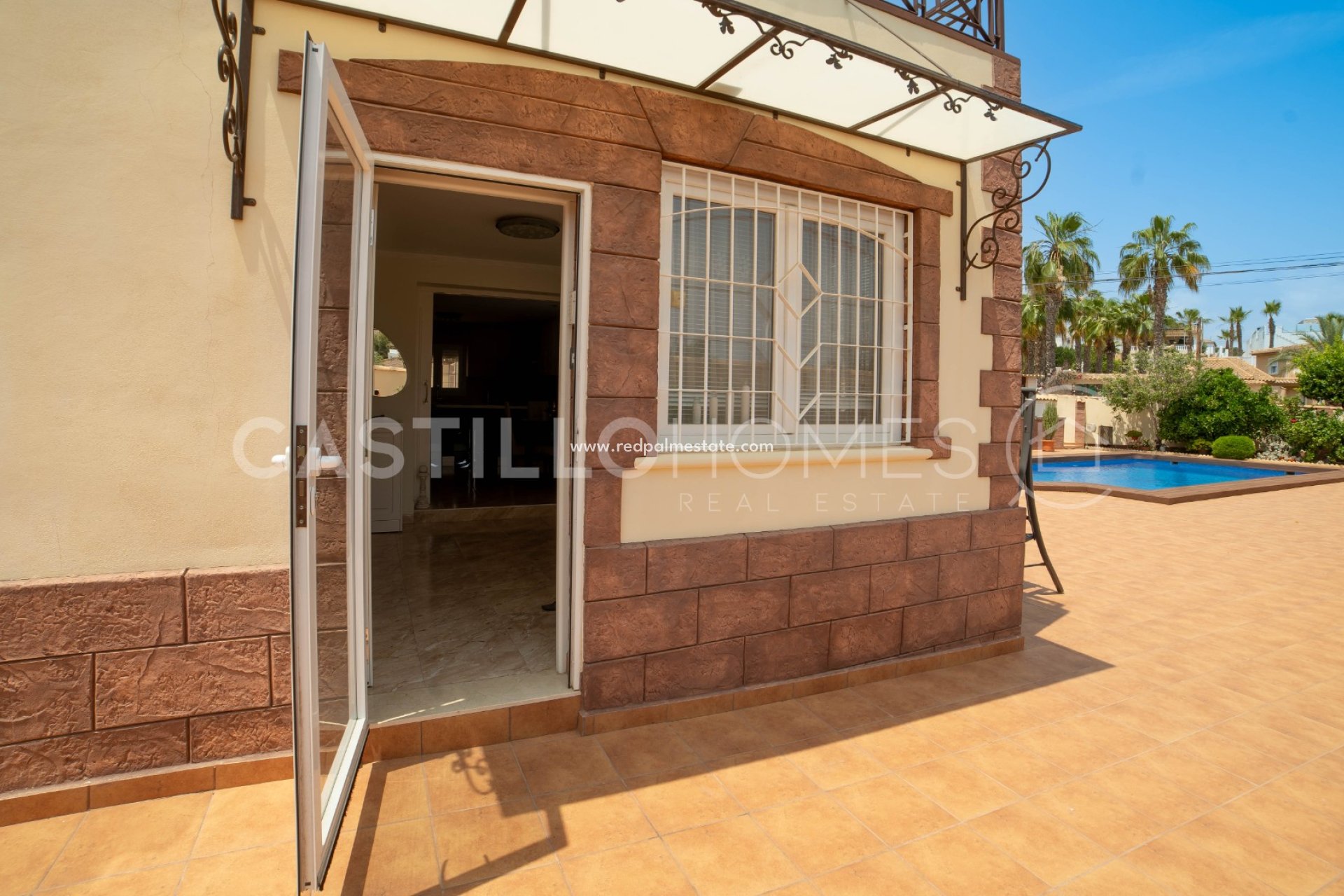 Återförsäljning - Villa -
Torrevieja - Los balcones