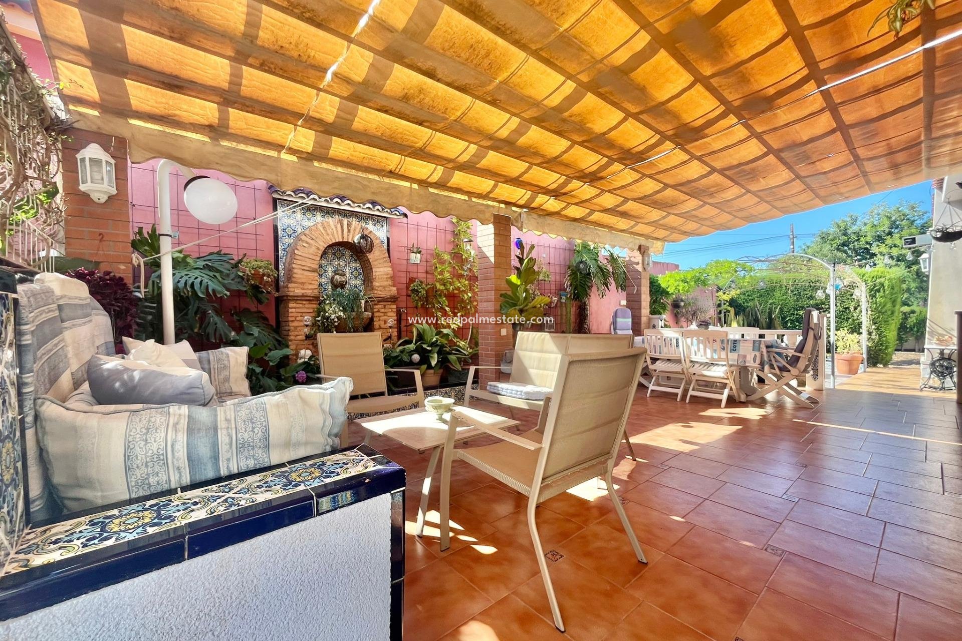 Återförsäljning - Villa -
Torrevieja - Los balcones