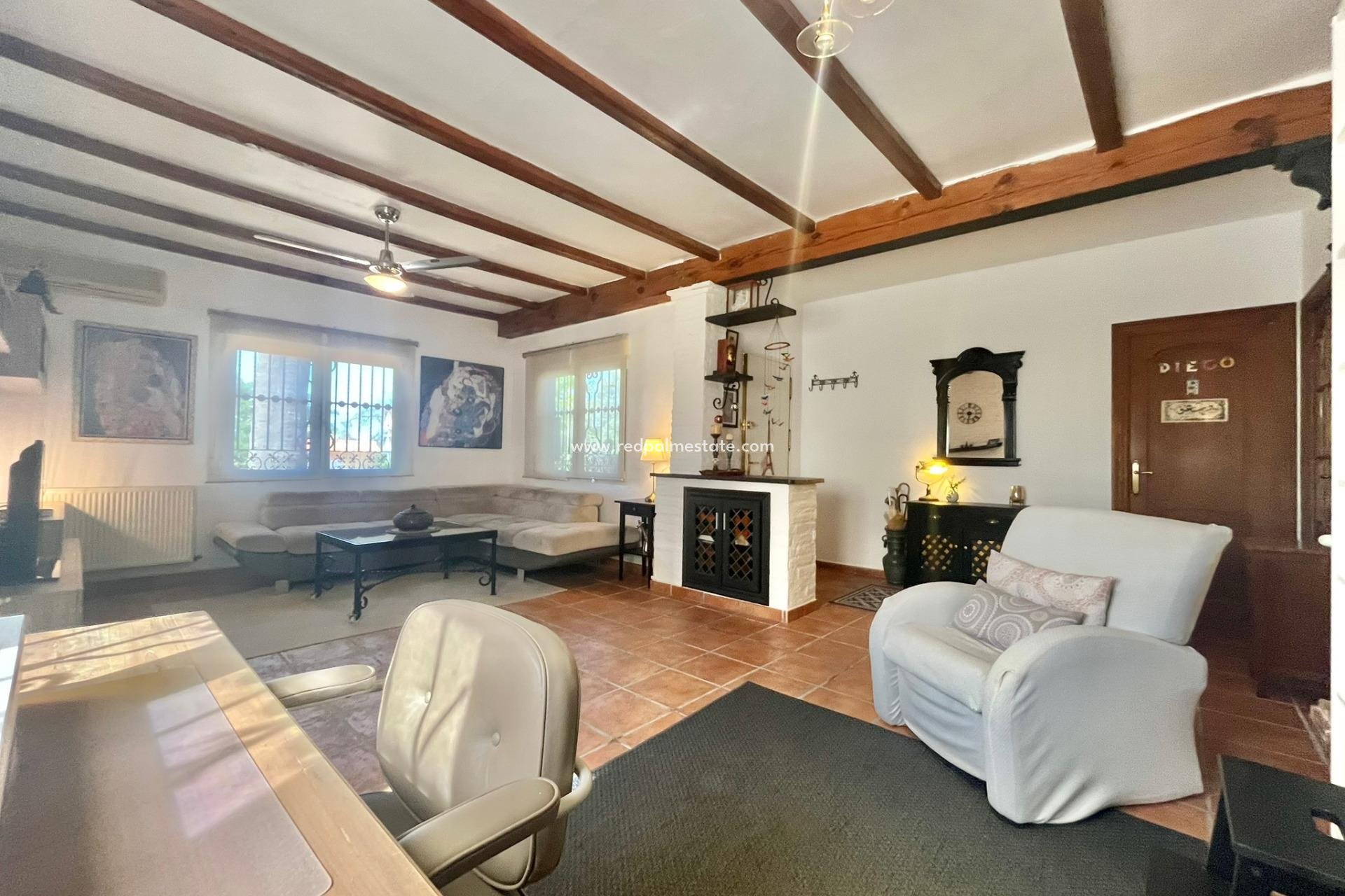 Återförsäljning - Villa -
Torrevieja - Los balcones