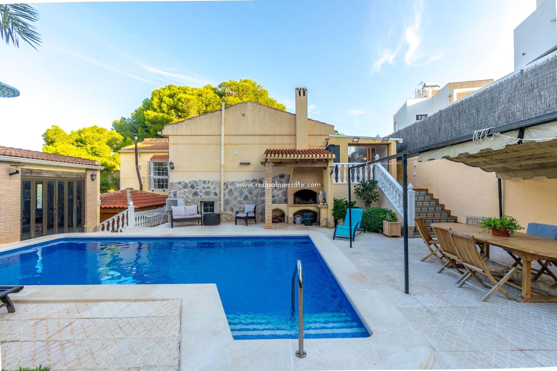 Återförsäljning - Villa -
Torrevieja - Los balcones