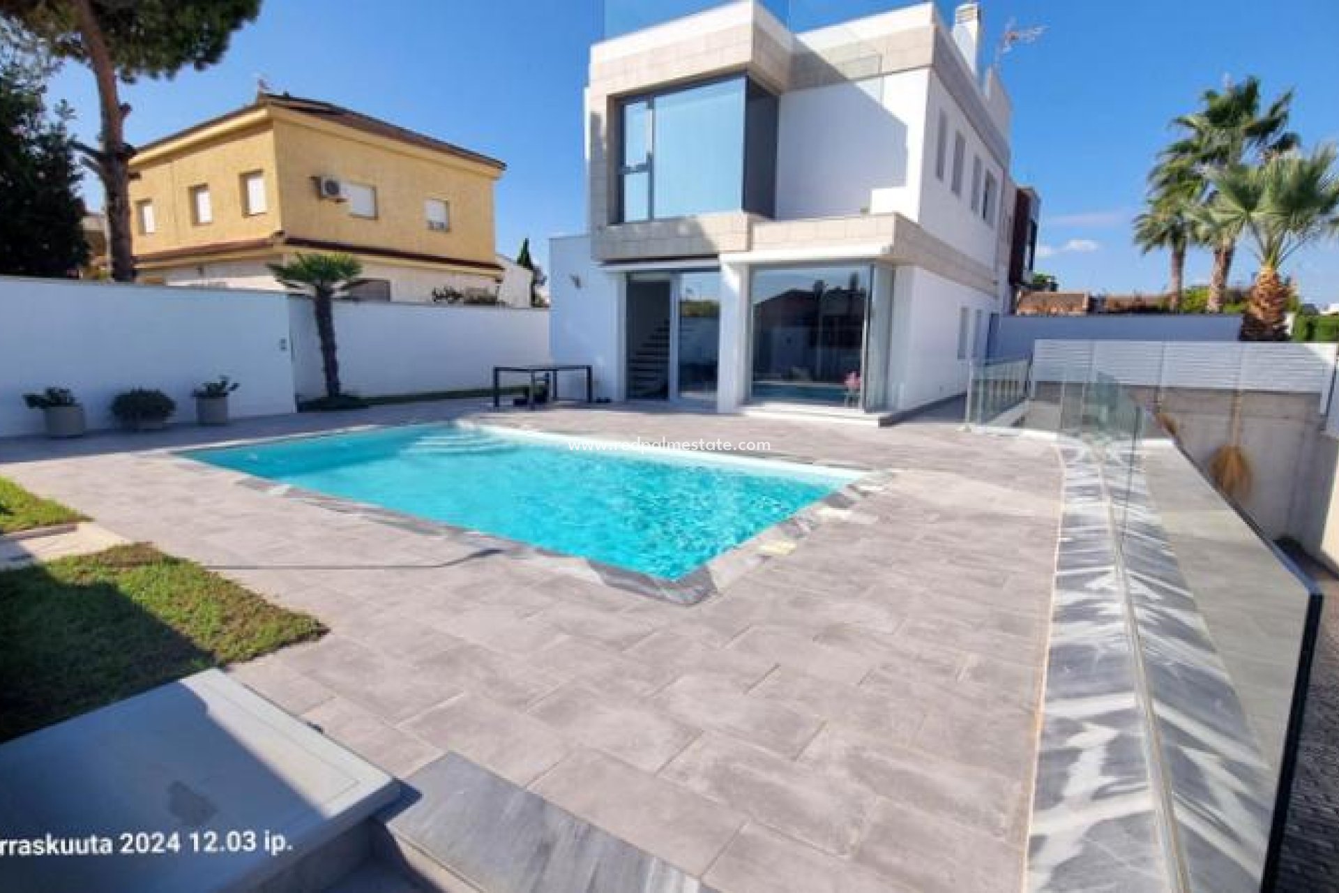 Återförsäljning - Villa -
Torrevieja - Los balcones