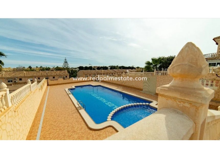 Återförsäljning - Villa -
Torrevieja - Los balcones