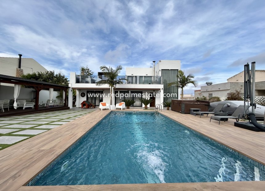 Återförsäljning - Villa -
Torrevieja - Los balcones