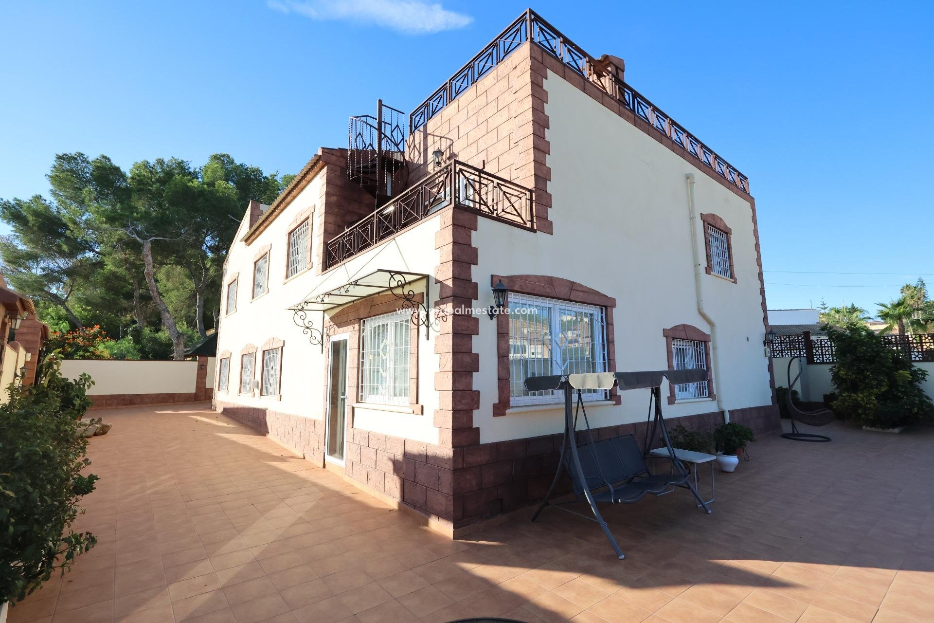 Återförsäljning - Villa -
Torrevieja - Los balcones