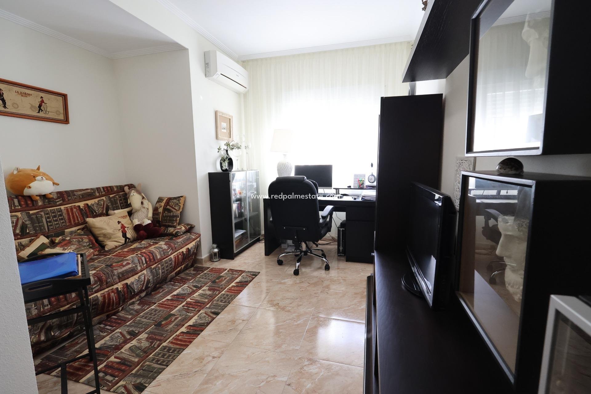 Återförsäljning - Villa -
Torrevieja - Los balcones