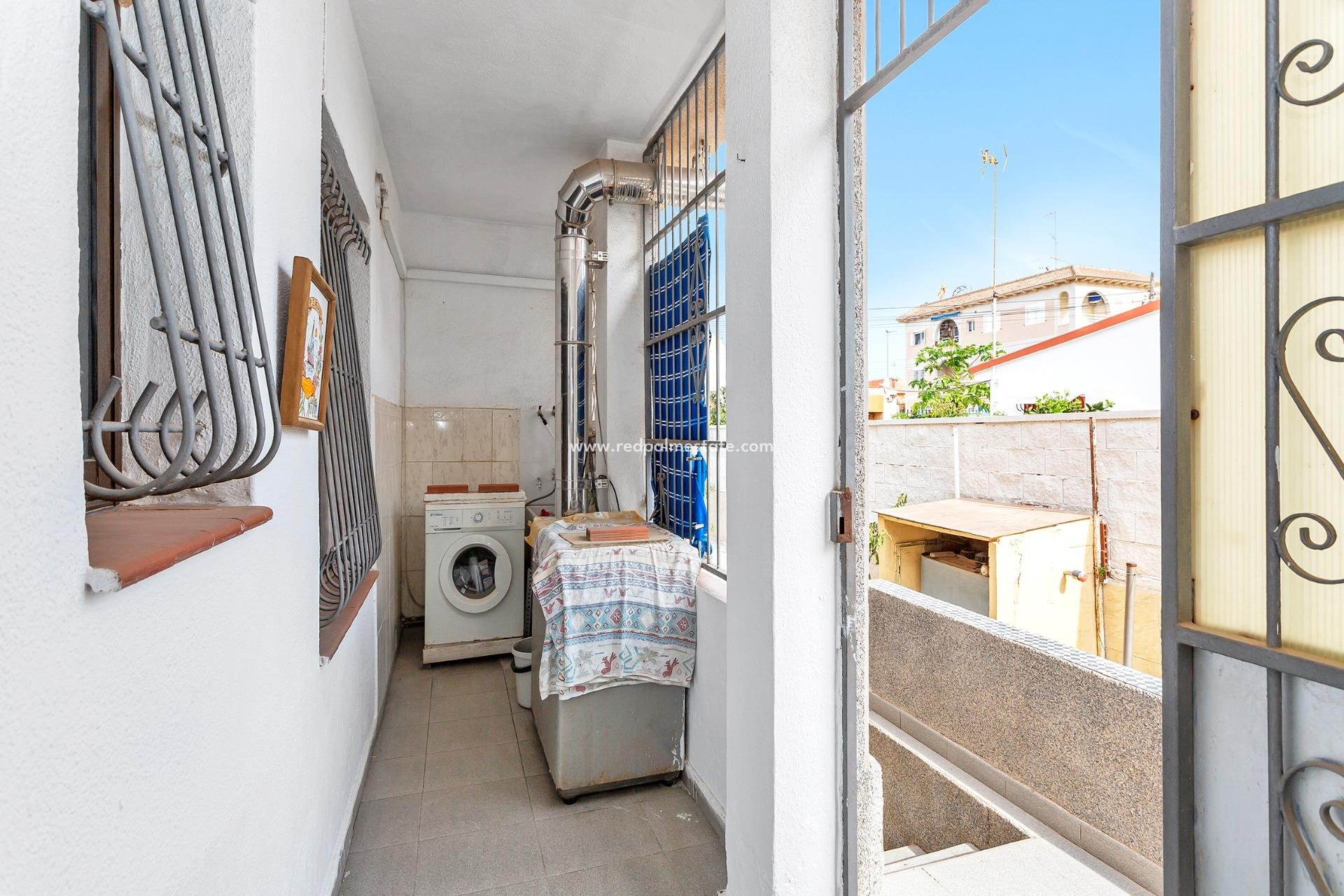 Återförsäljning - Villa -
Torrevieja - Nueva Torrevieja - Aguas Nuevas