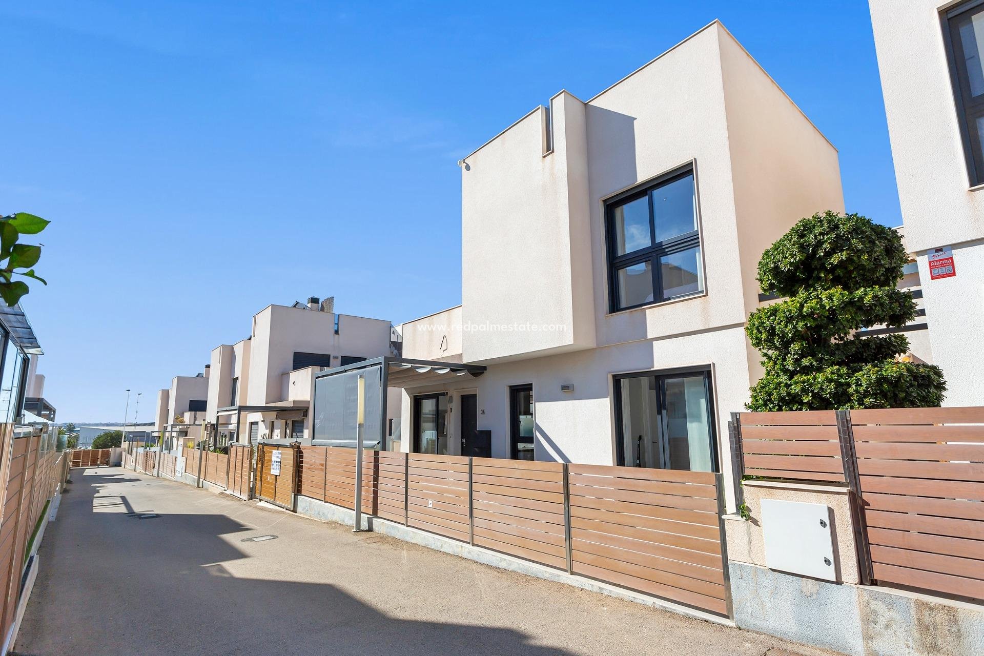 Återförsäljning - Villa -
Torrevieja - Nueva Torrevieja - Aguas Nuevas