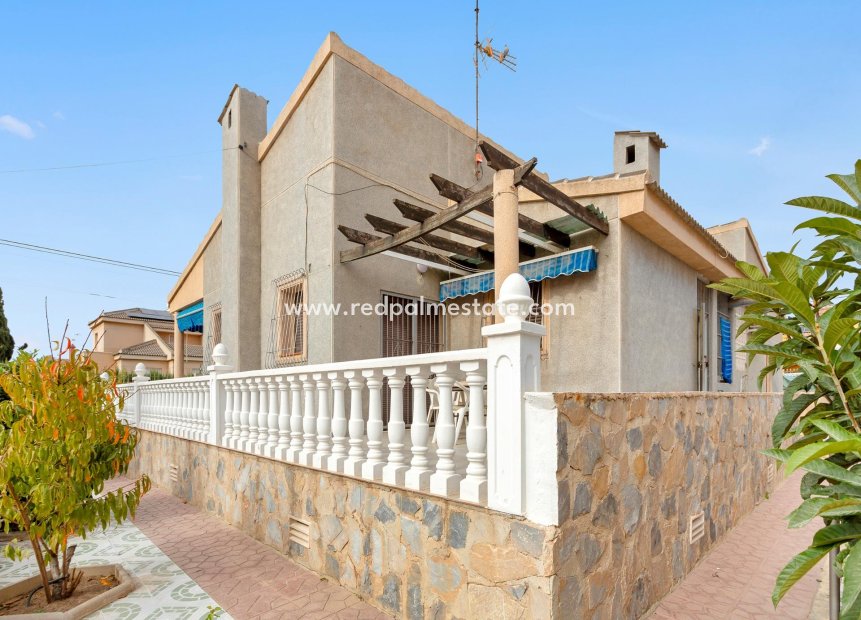 Återförsäljning - Villa -
Torrevieja - Nueva Torrevieja