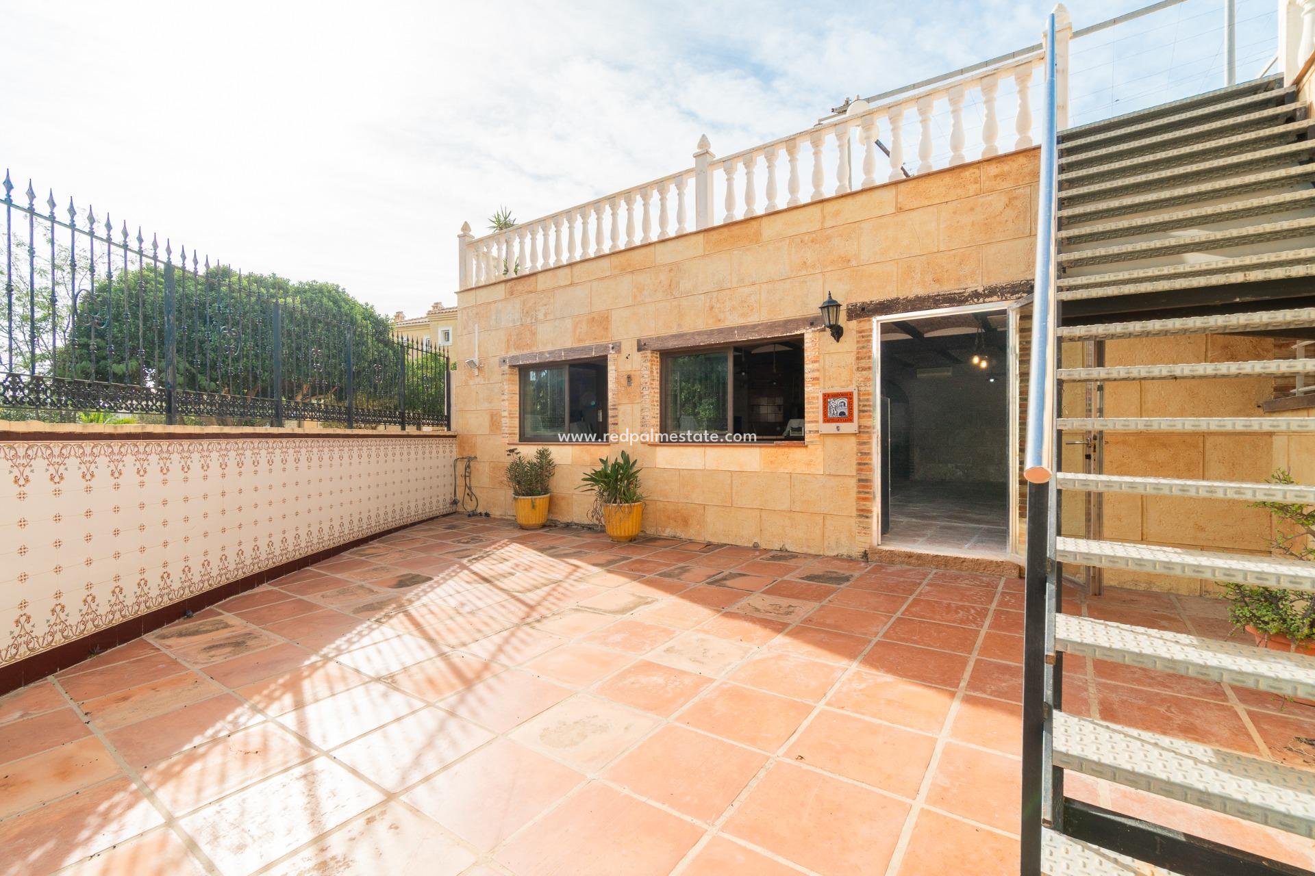 Återförsäljning - Villa -
Torrevieja - Orihuela costa