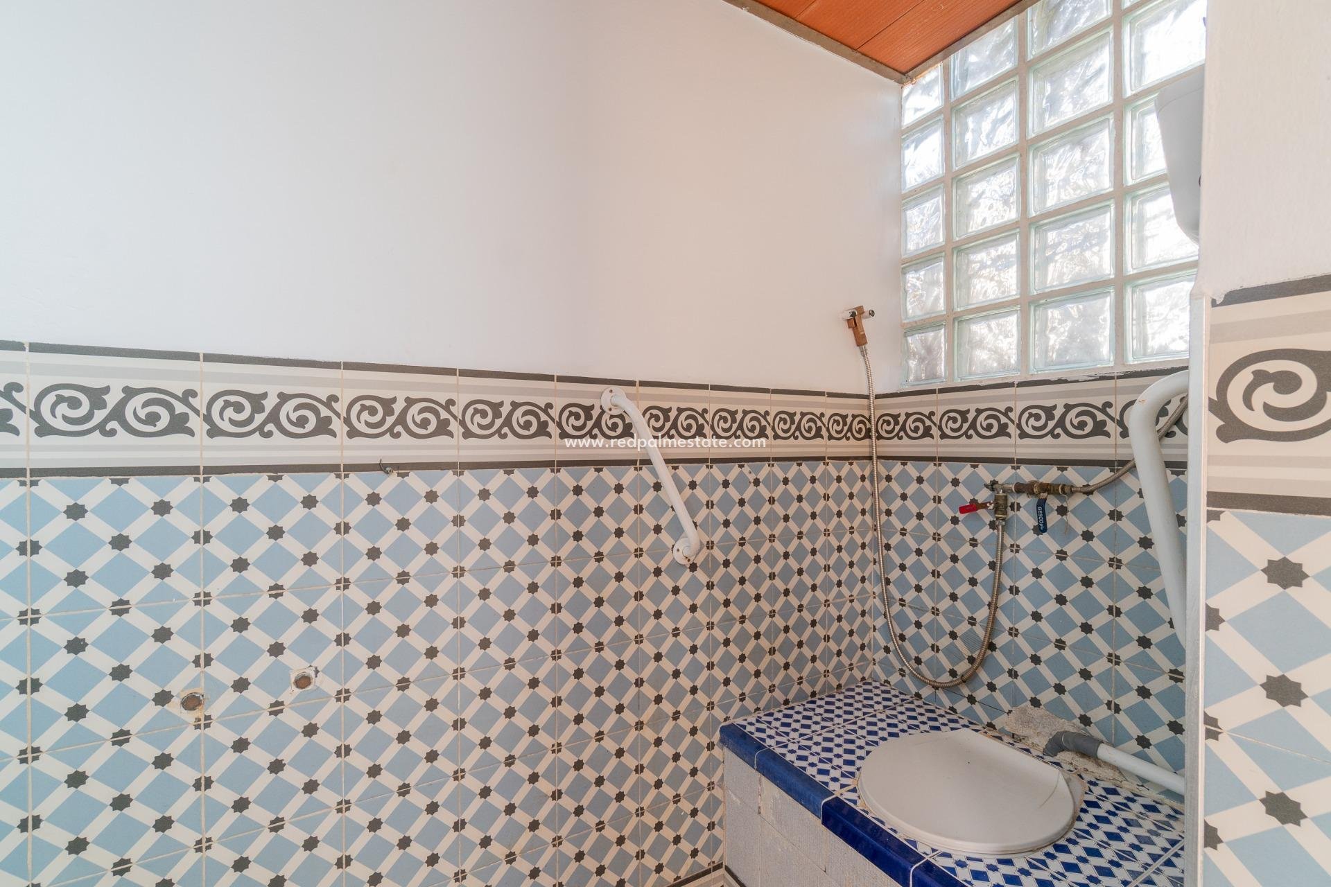 Återförsäljning - Villa -
Torrevieja - Orihuela costa