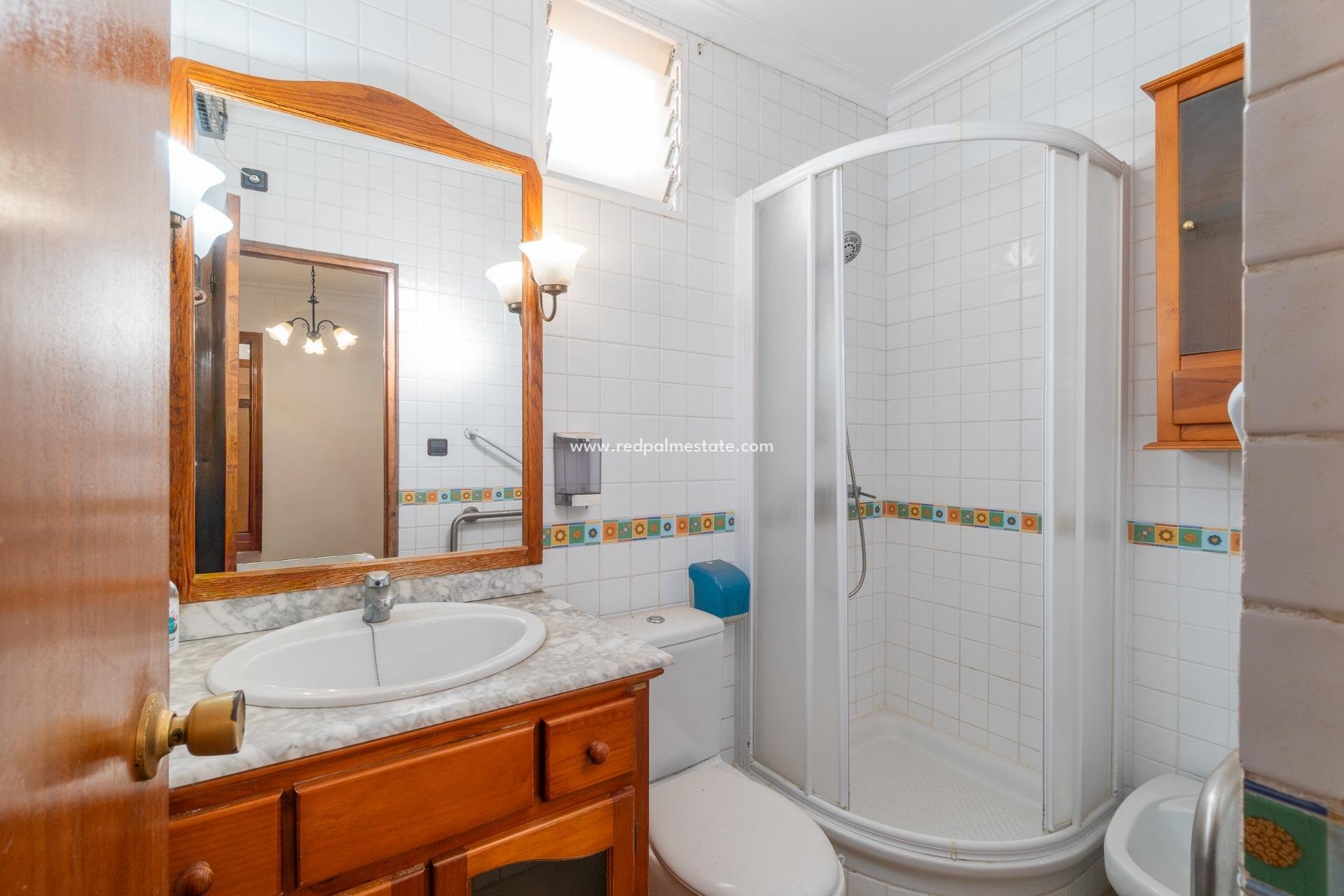 Återförsäljning - Villa -
Torrevieja - Orihuela costa