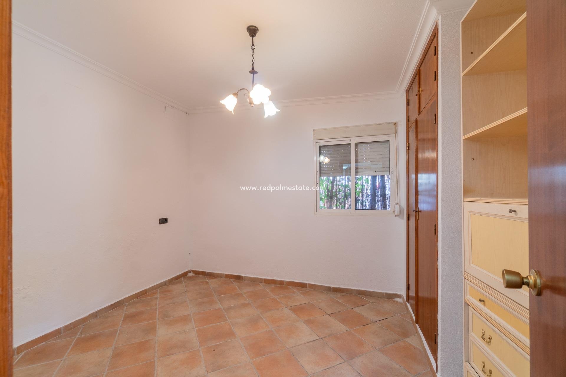 Återförsäljning - Villa -
Torrevieja - Orihuela costa