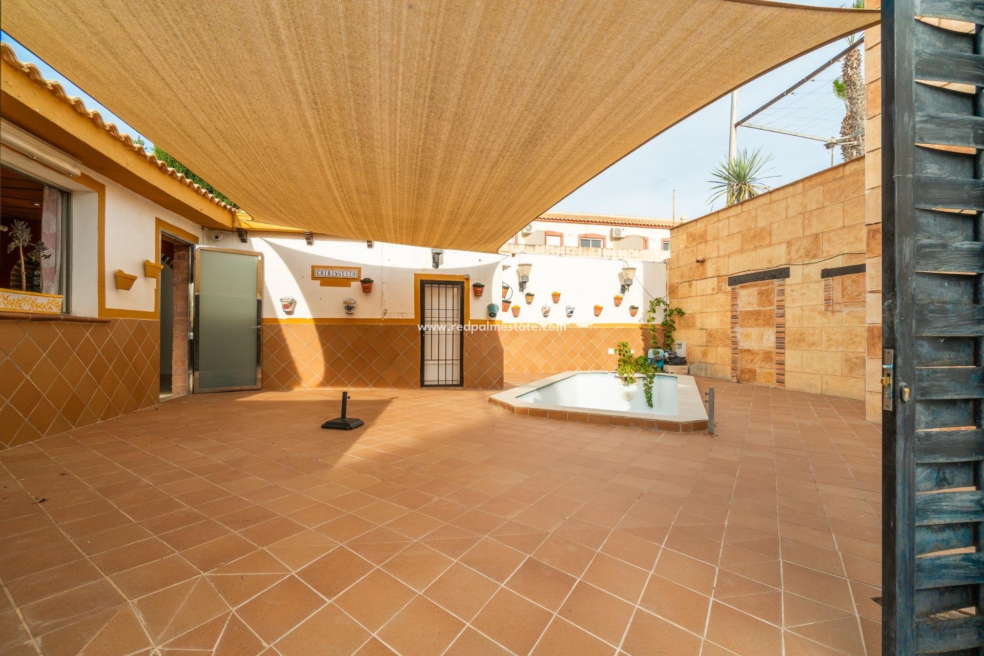 Återförsäljning - Villa -
Torrevieja - Orihuela costa