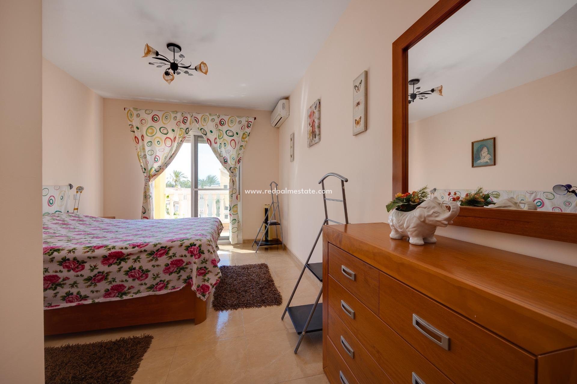 Återförsäljning - Villa -
Torrevieja - Playa de los Locos