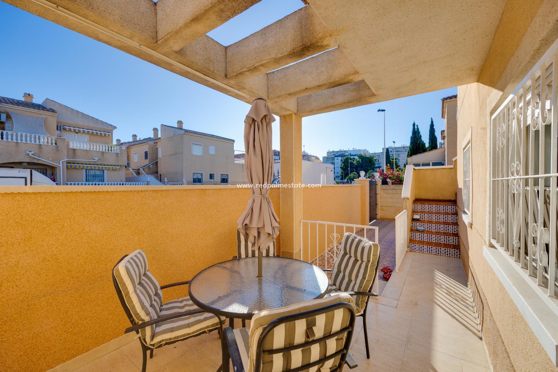 Återförsäljning - Villa -
Torrevieja - Pueblo - Centro