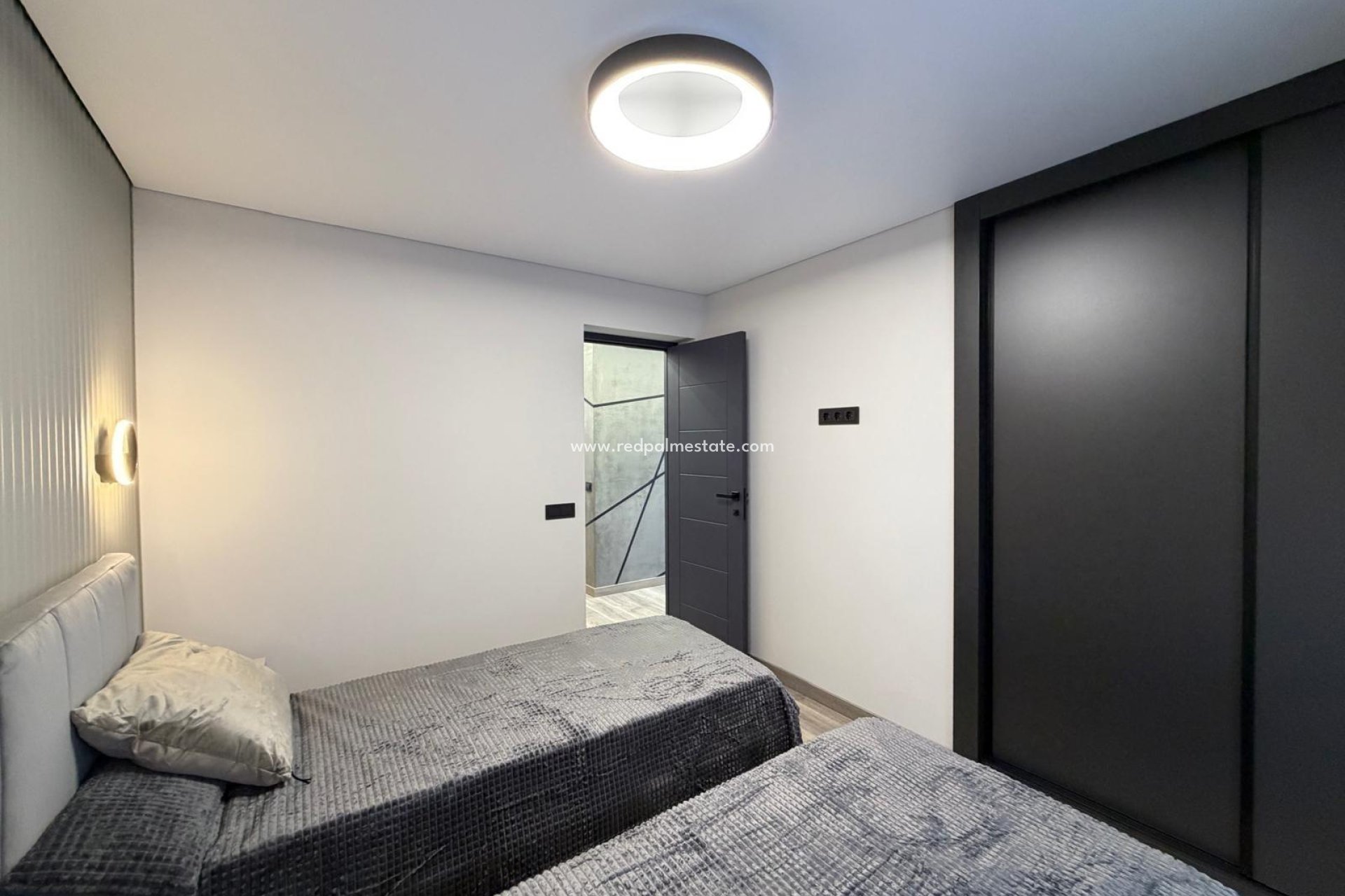 Återförsäljning - Villa -
Torrevieja - Punta prima