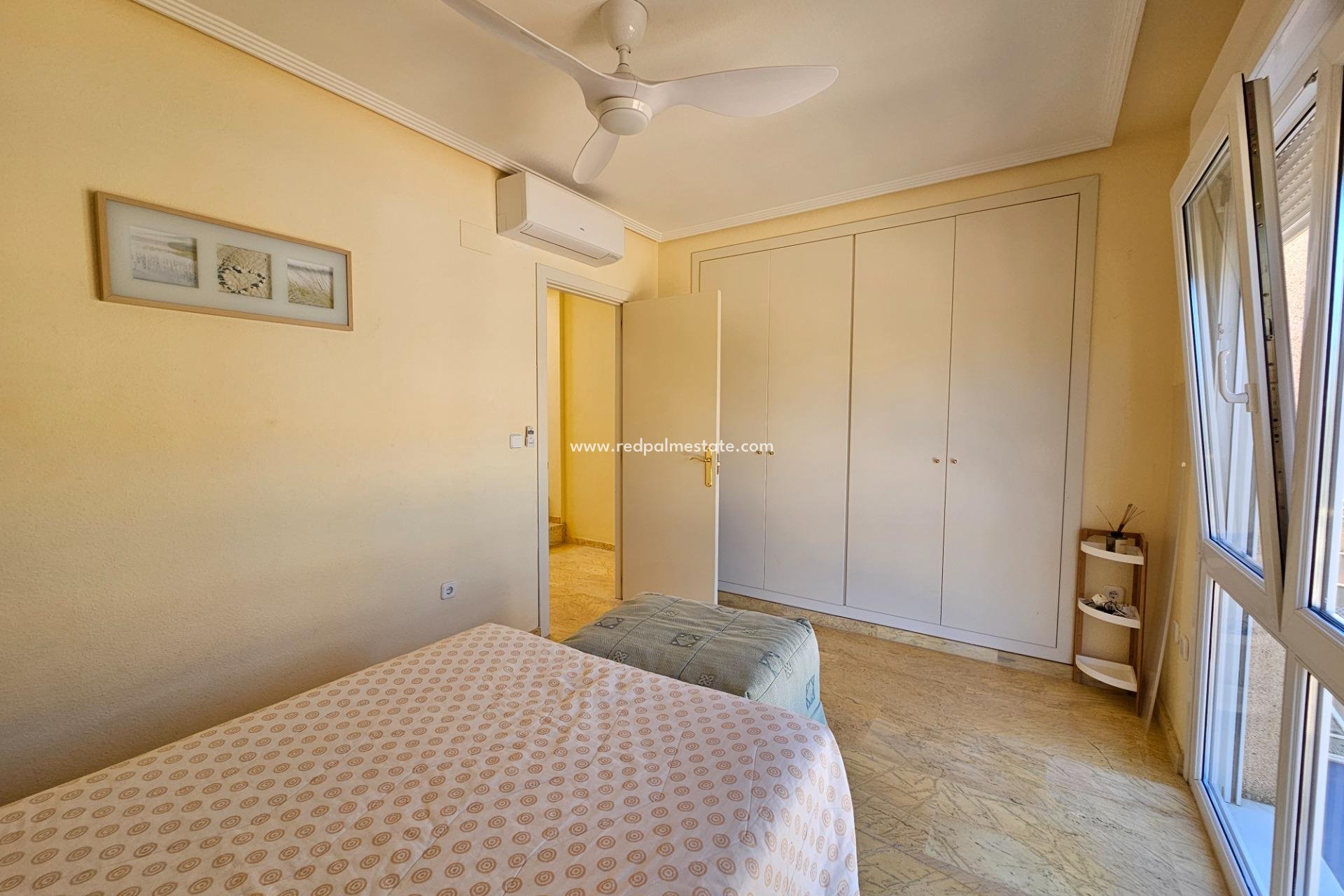 Återförsäljning - Villa -
Torrevieja - Punta prima