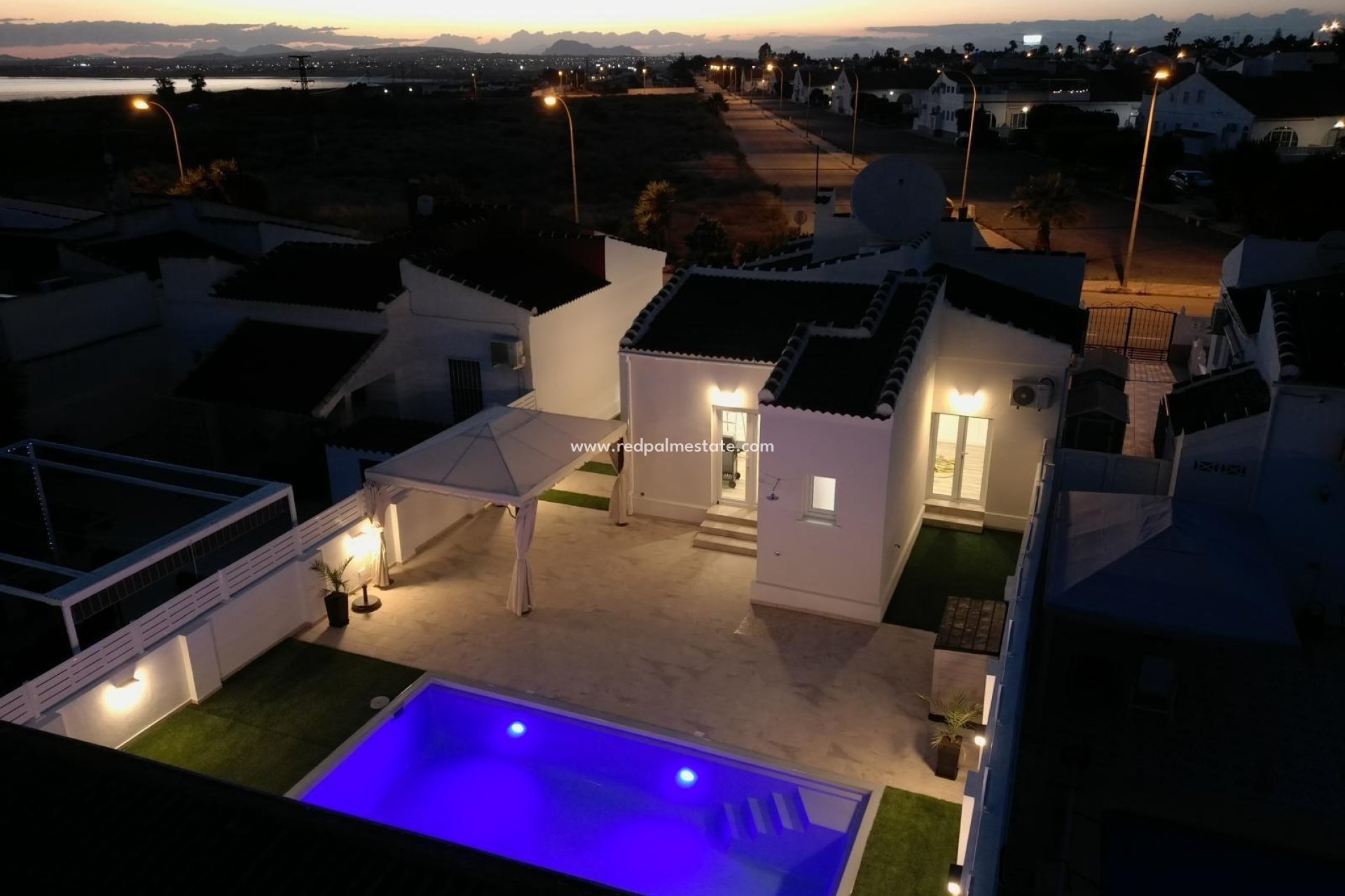 Återförsäljning - Villa -
Torrevieja - San Luis